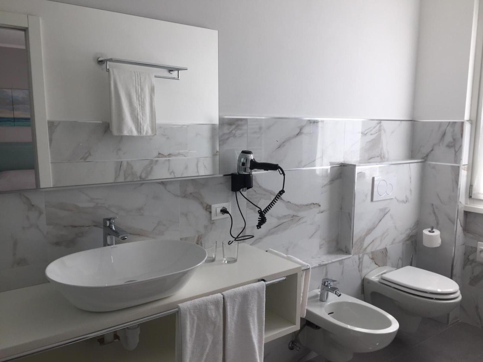 Superior Double or Twin Room - Photo 7