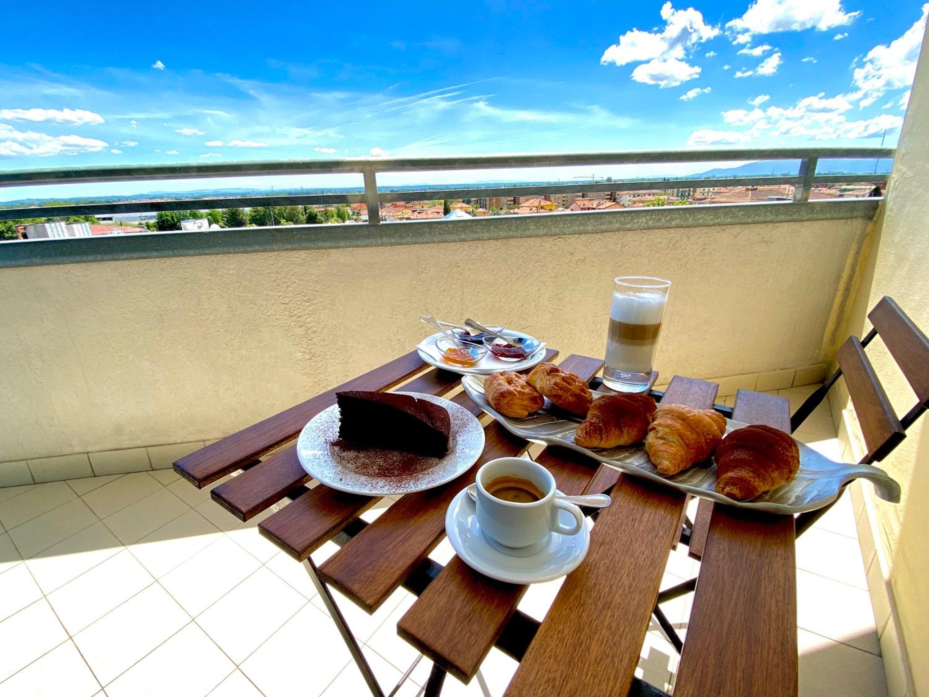 Standard Double or Twin Room with Balcony - Photo 3