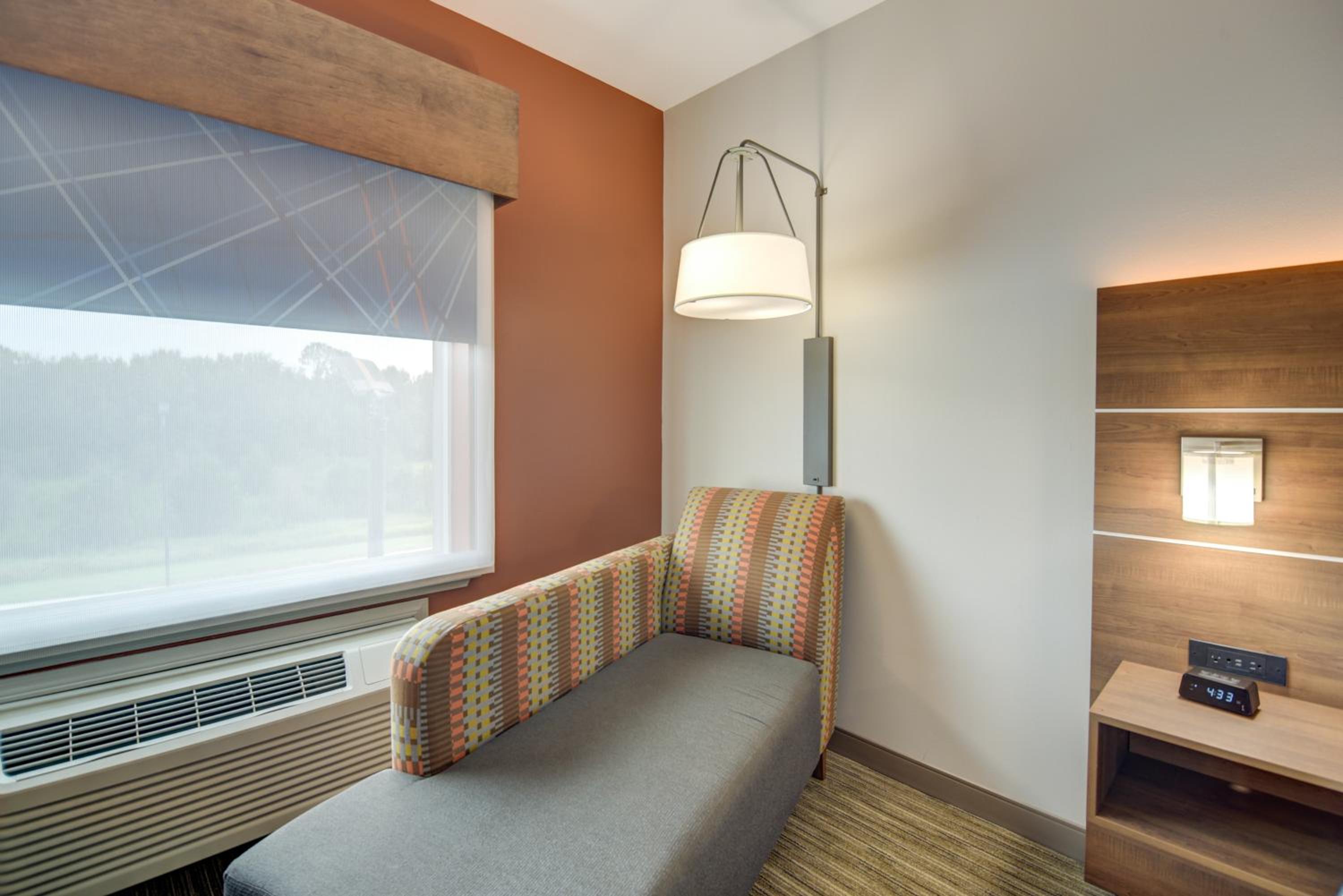Standard King Room - Photo 4