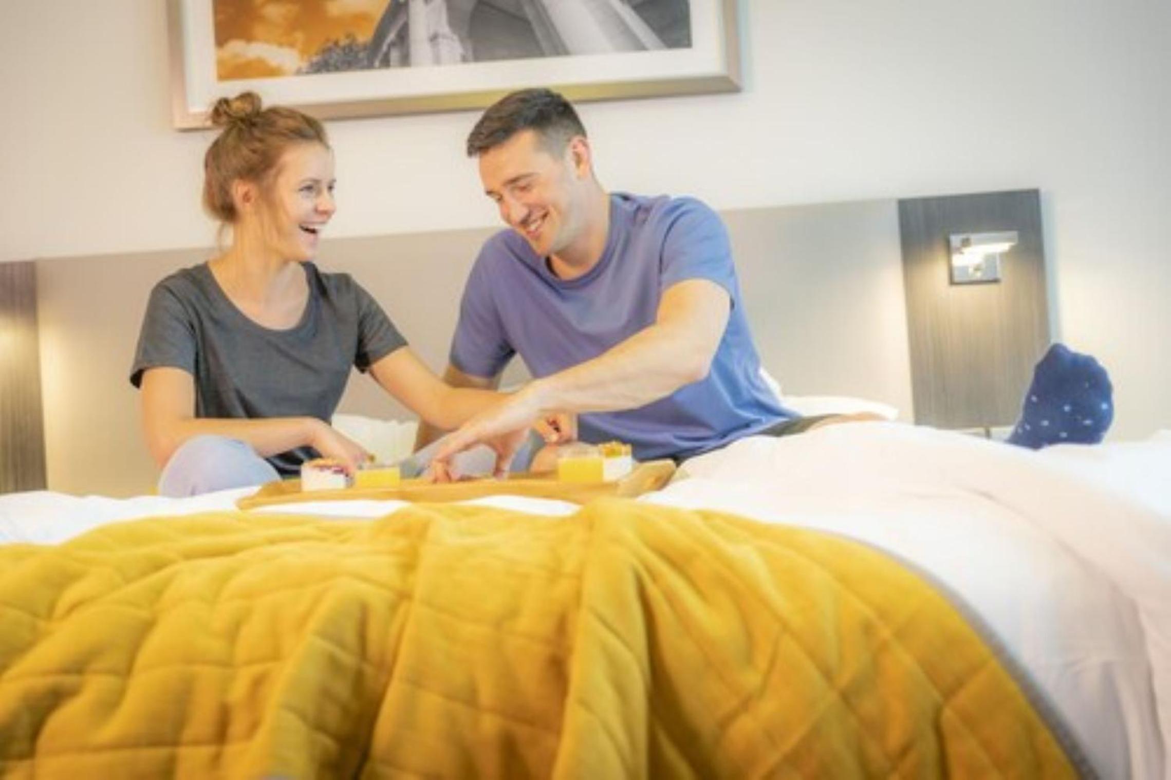 Deluxe Double Room thumbnail 5