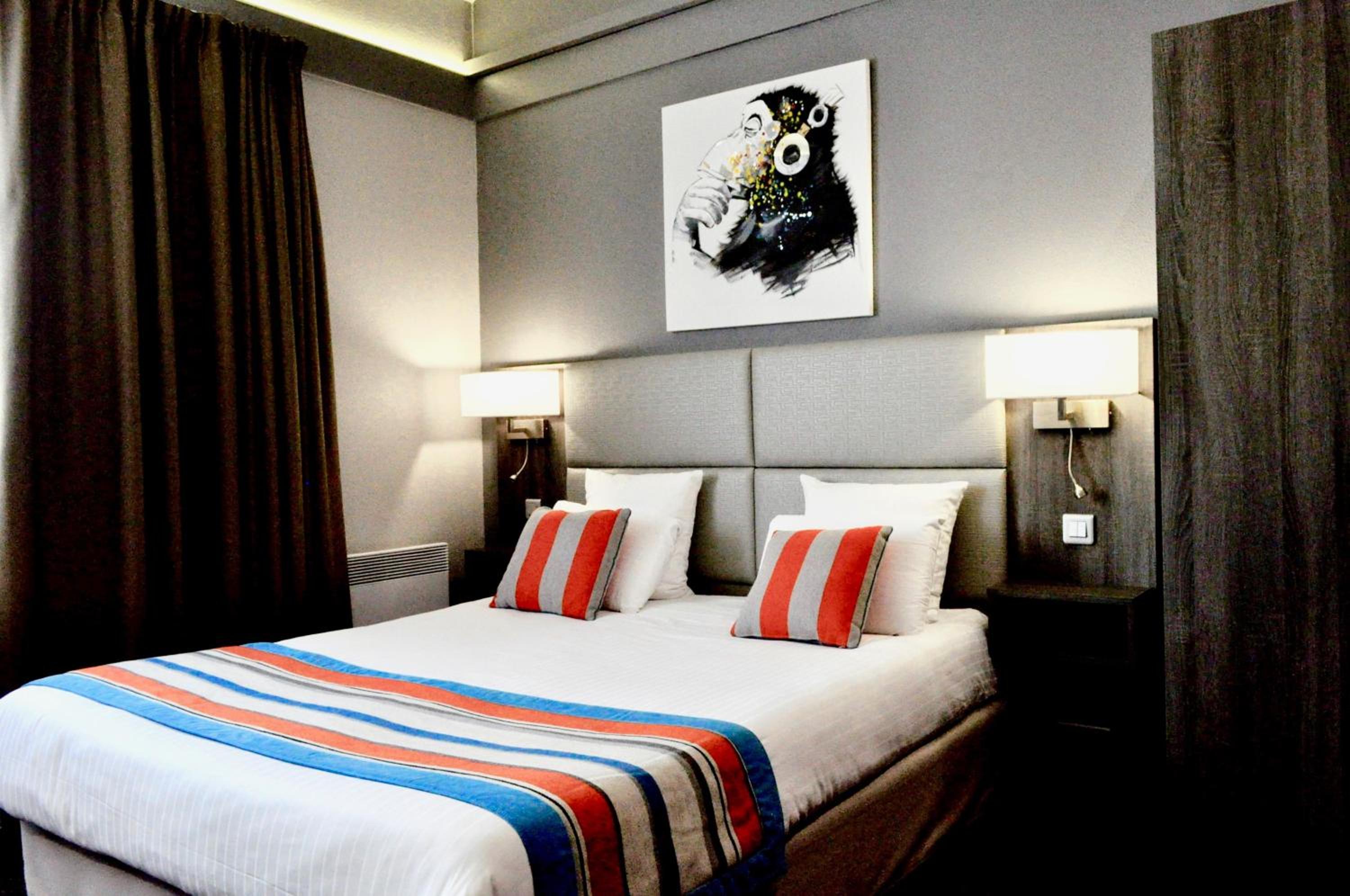 Quadruple Room with 1 Double and 2 Single Beds