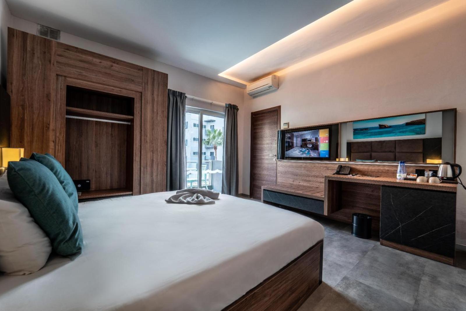 Double or Twin Room with Pool View - Free Access to Toy Room Club