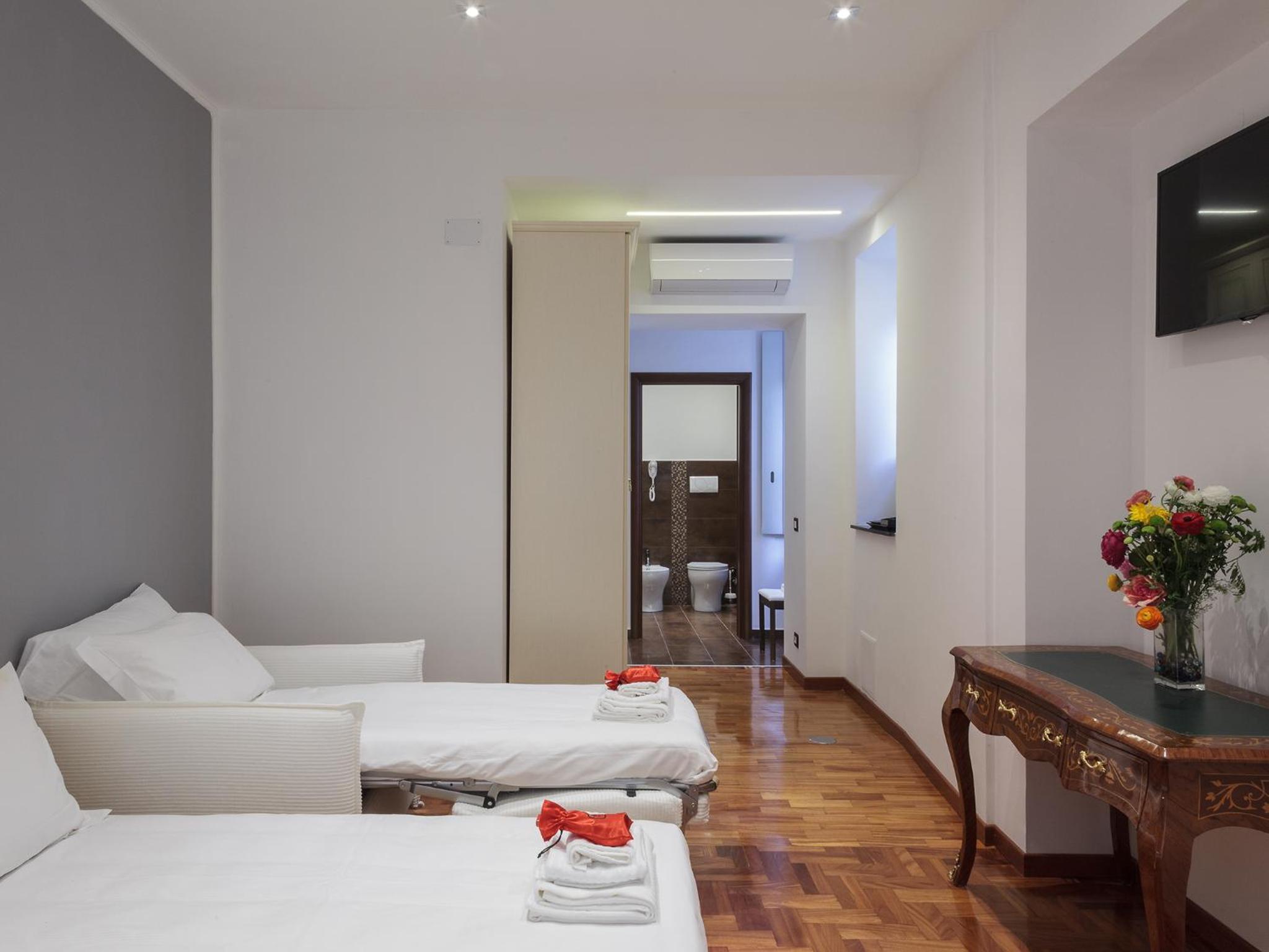 Luxury Triple Room photo 3