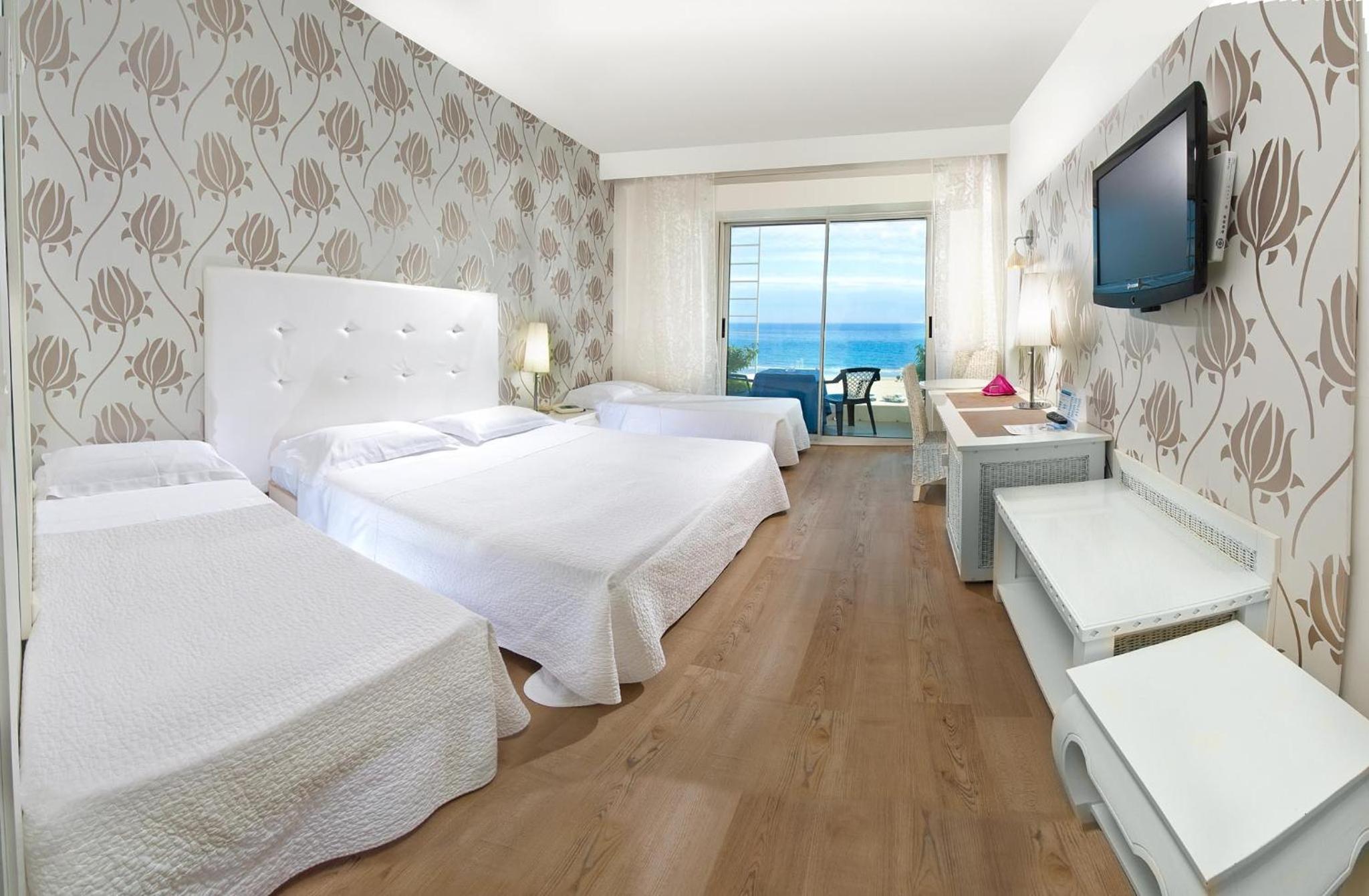 Standard Room Sea Front - Photo 2