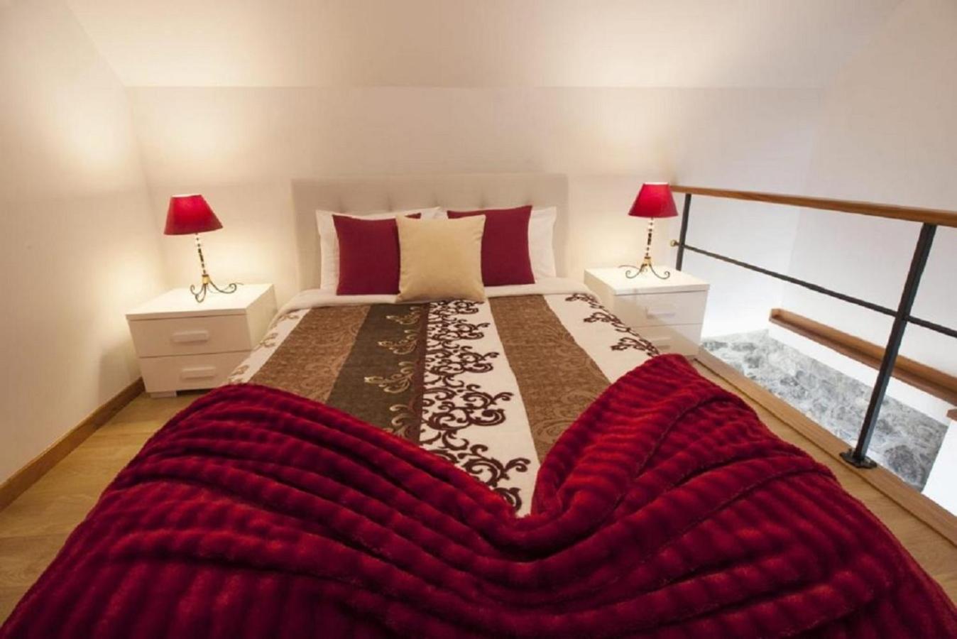 One-Bedroom House photo 1