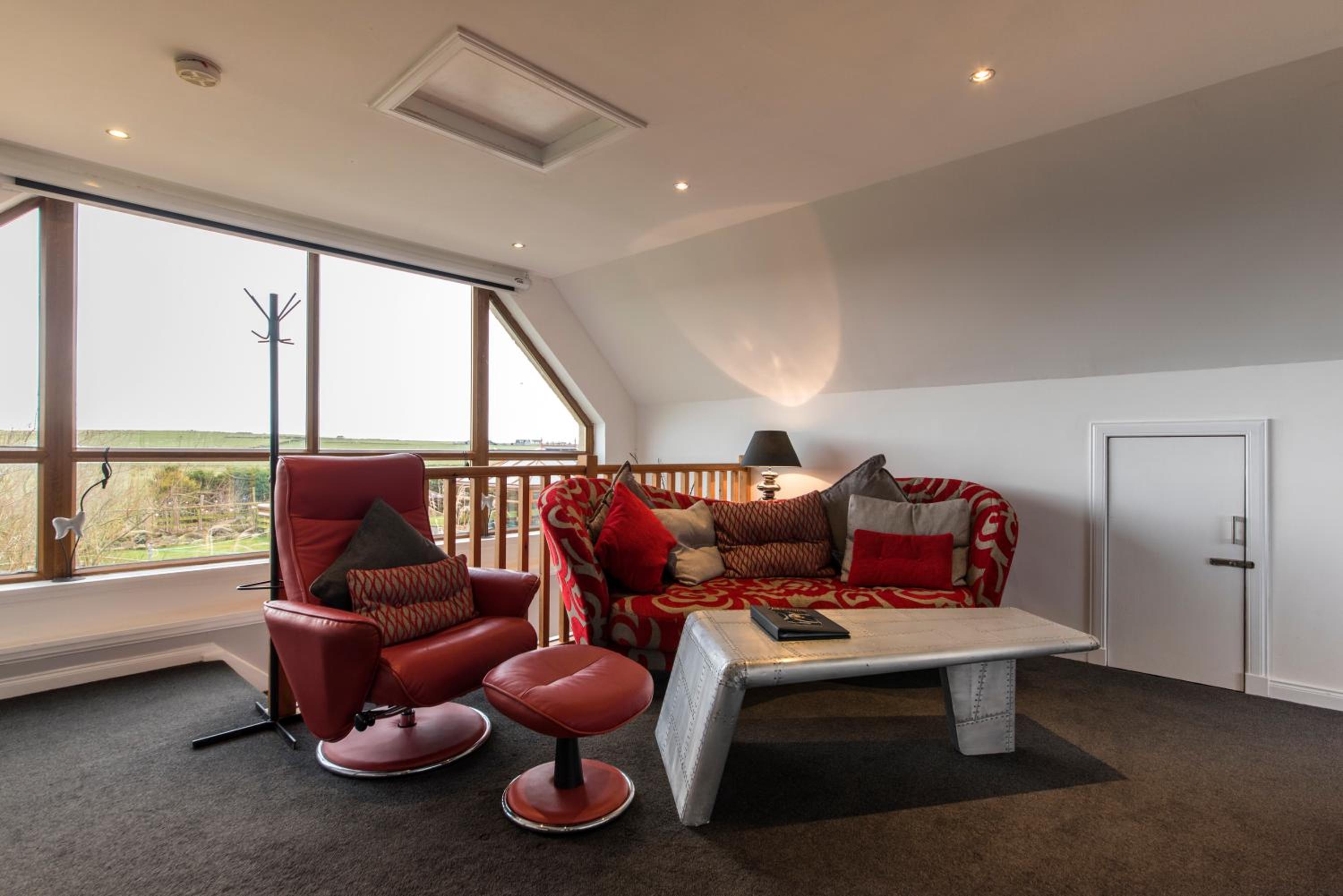 Deluxe King Suite - Photo 4