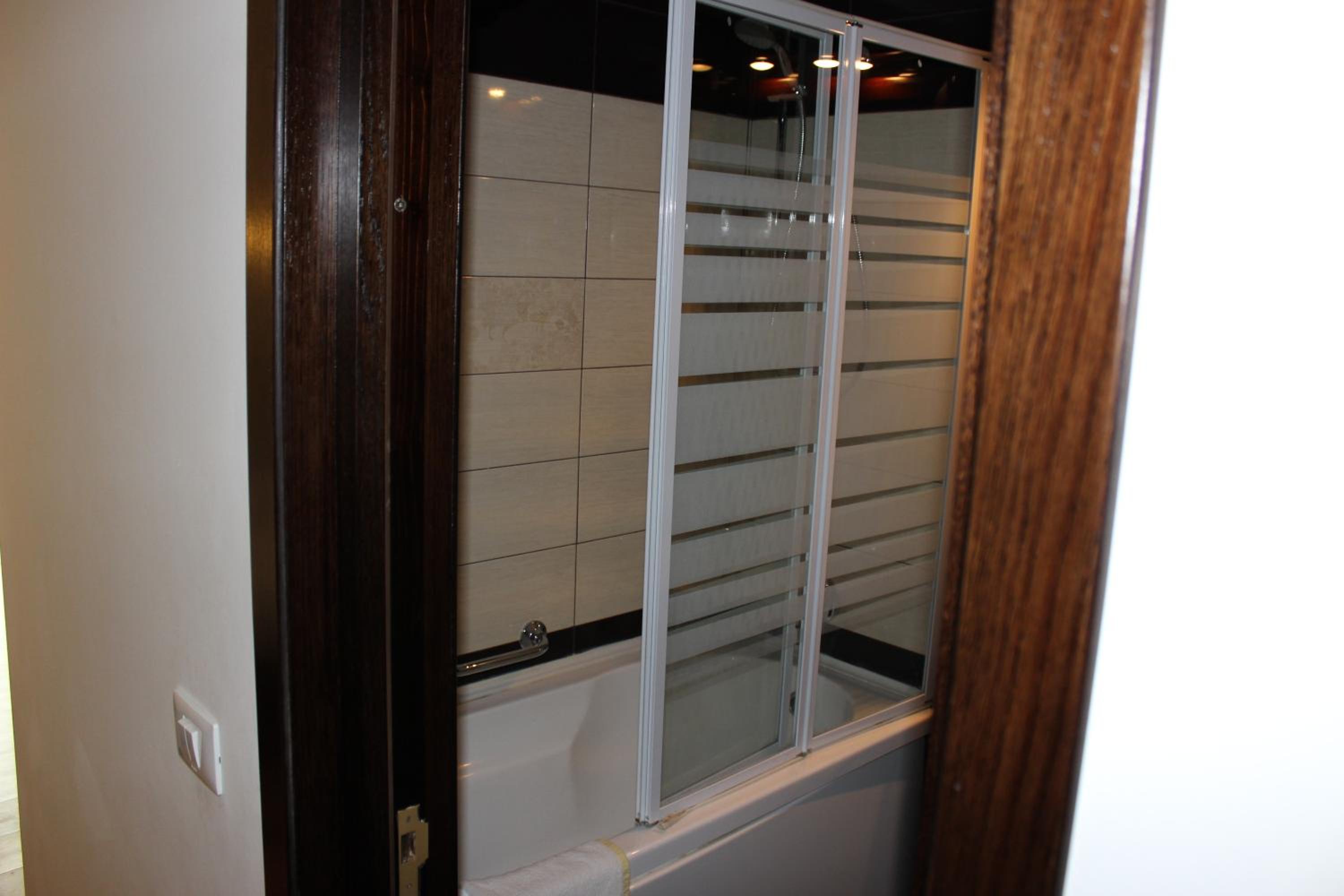 Twin Room - Photo 5
