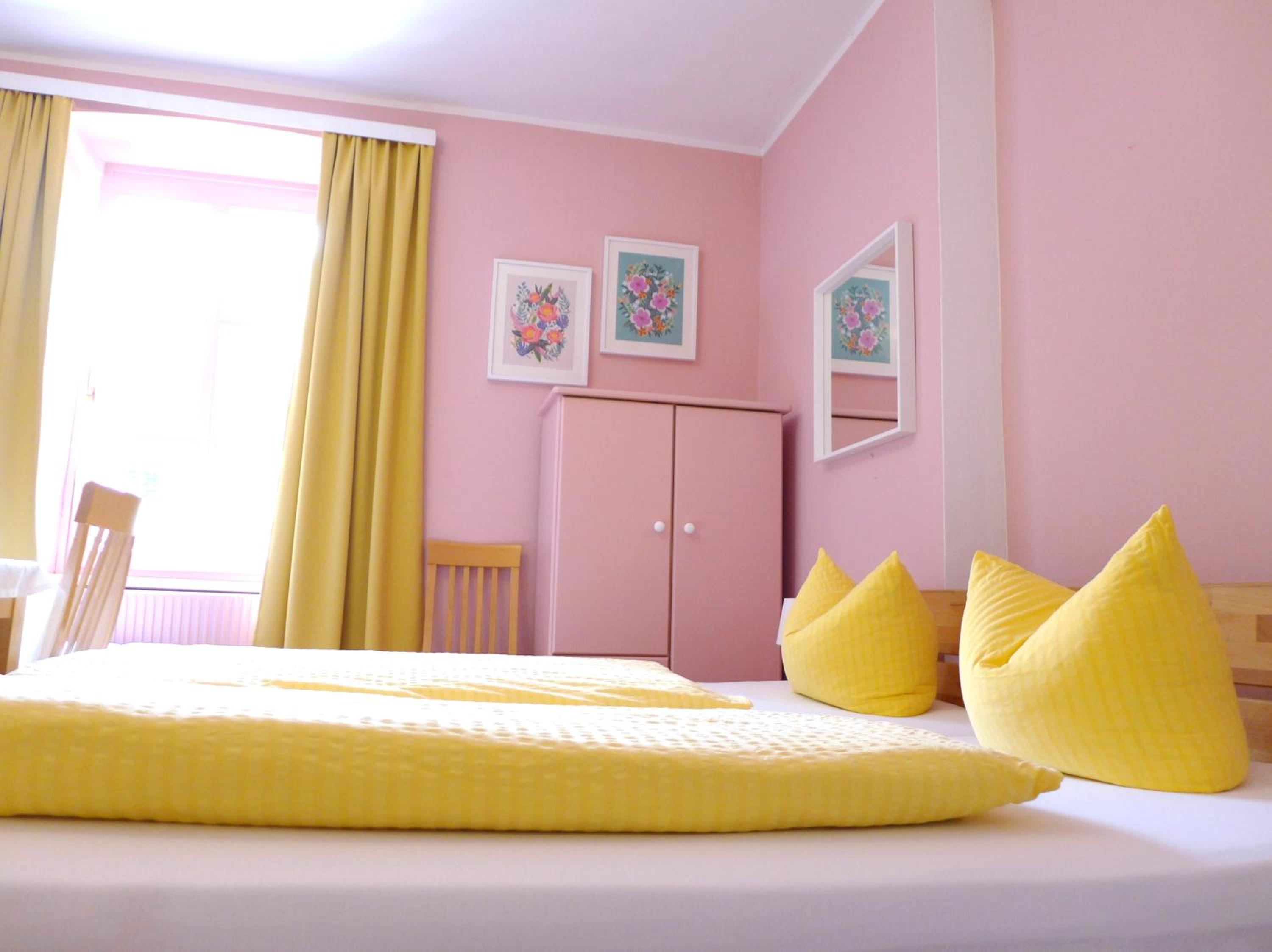 Double Room with Private Bathroom - Photo 6