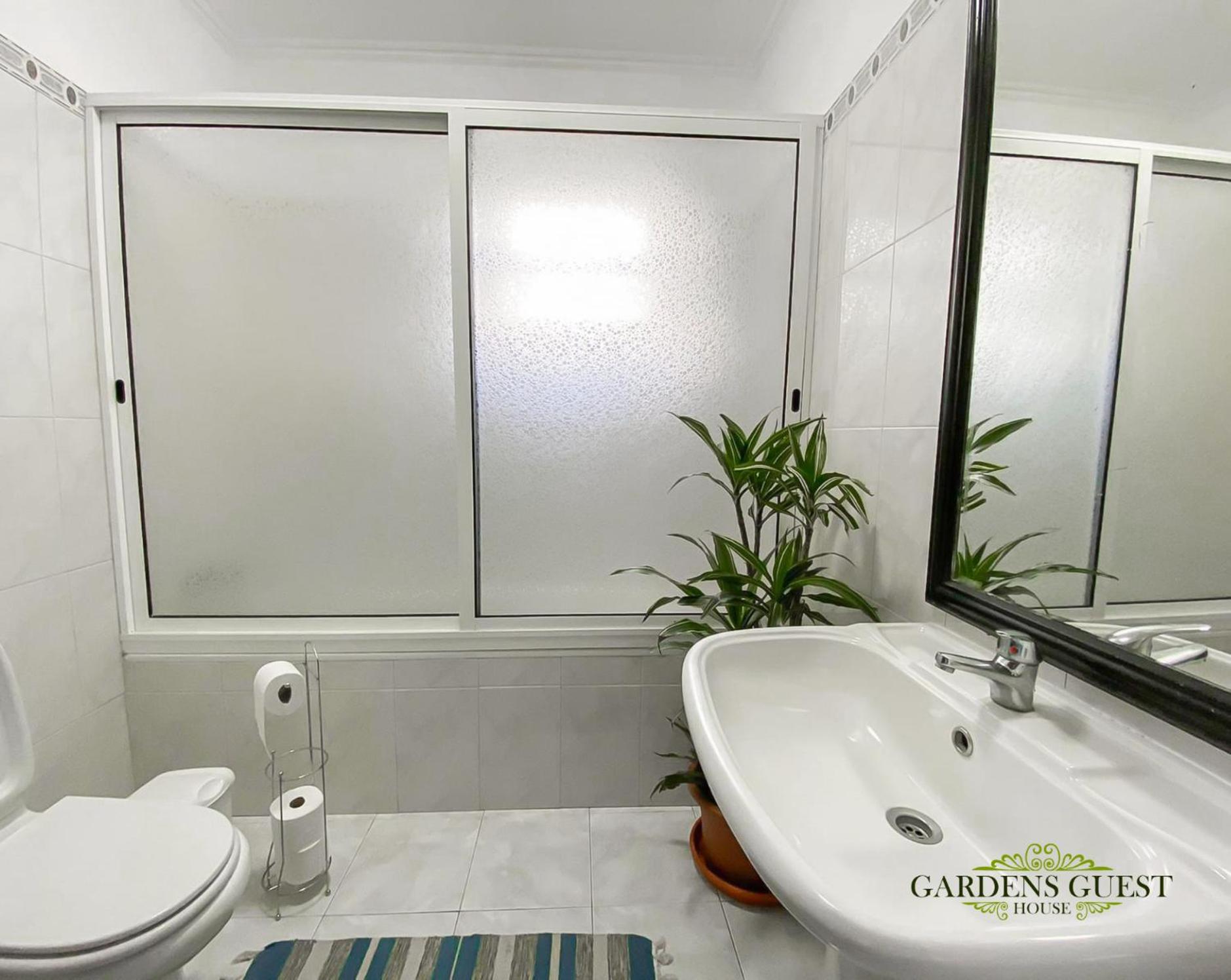 Double Room with Shared Bathroom photo 3