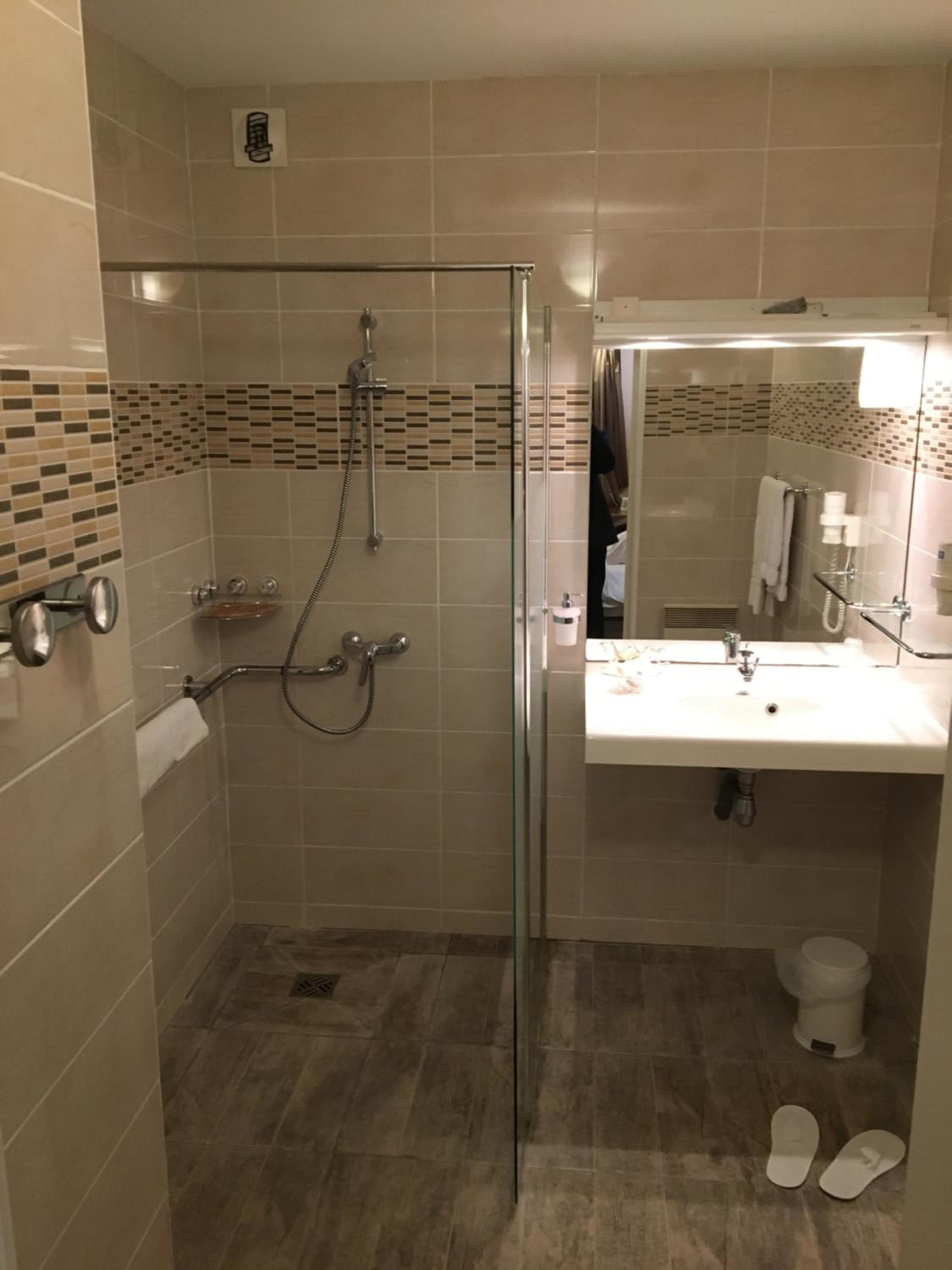 Twin Room - Photo 6