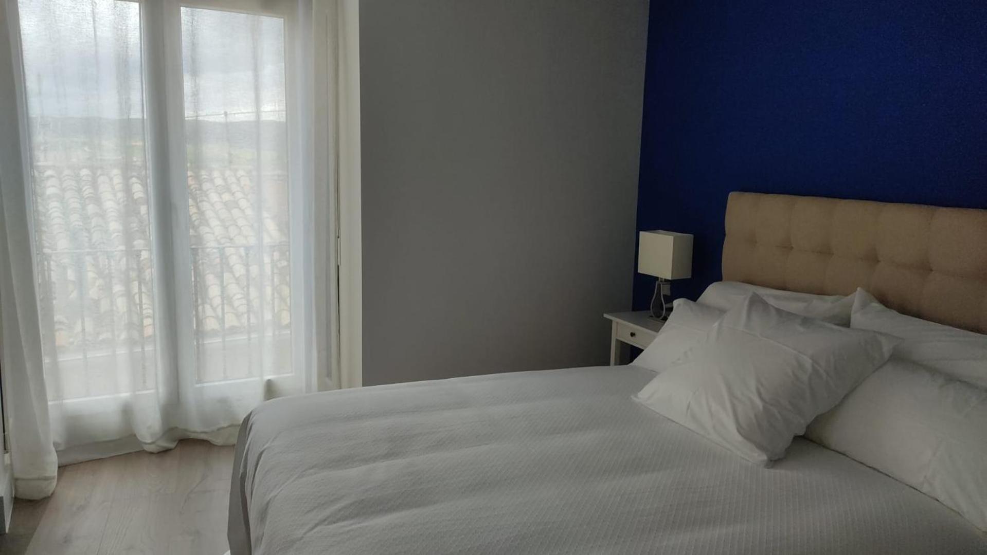 One-Bedroom Apartment - Photo 3