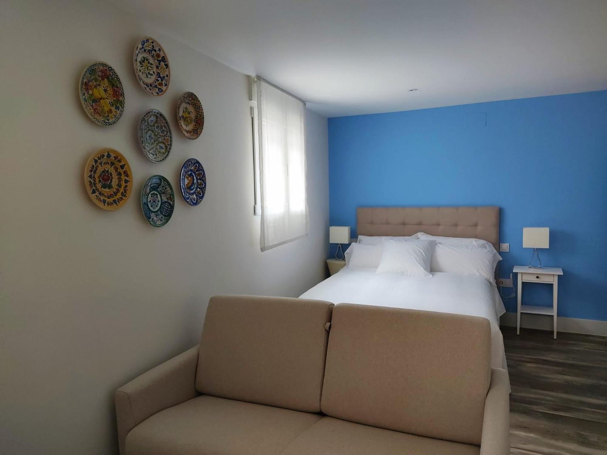 One-Bedroom Apartment - Photo 11