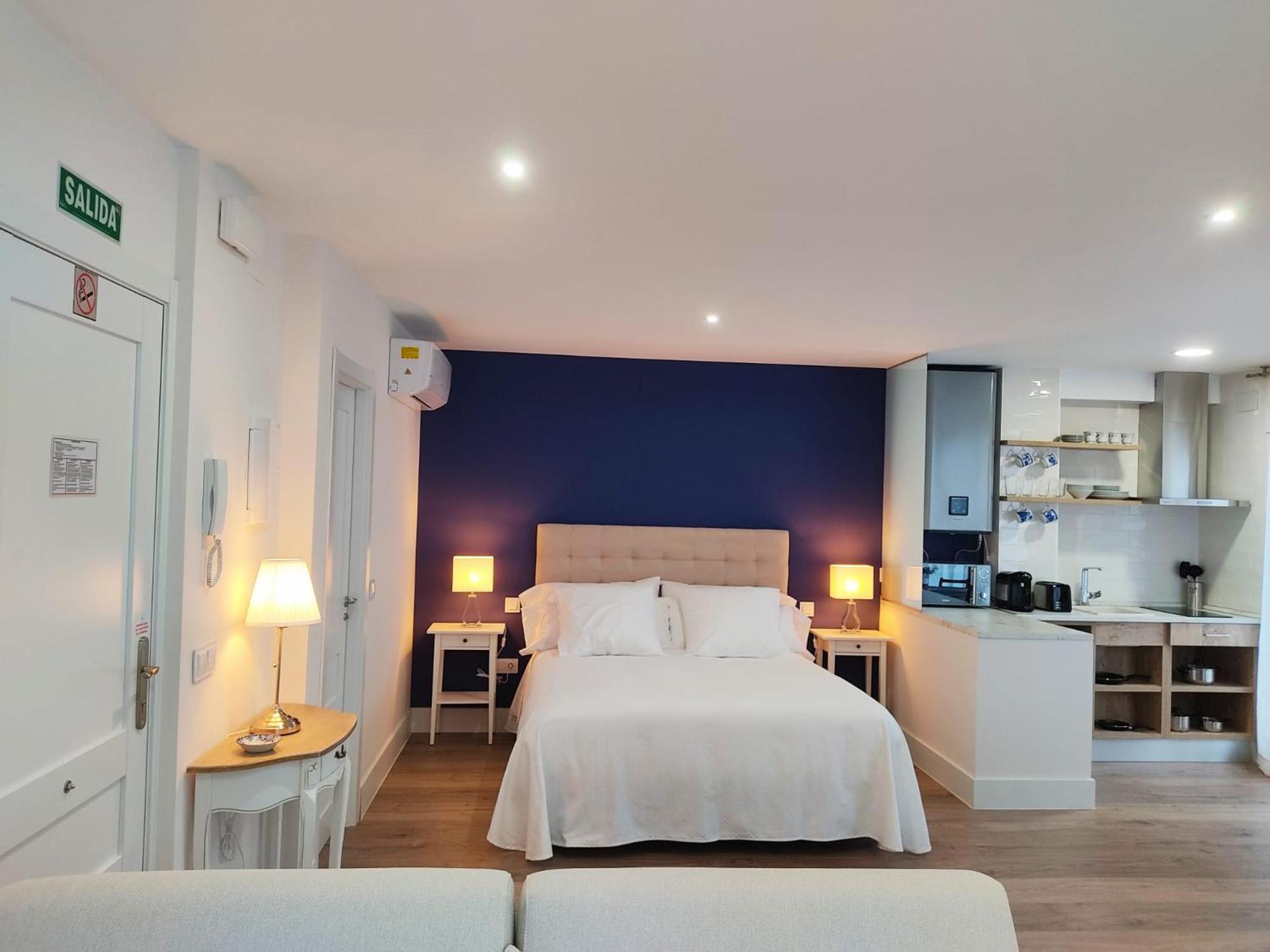 One-Bedroom Apartment - Photo 1