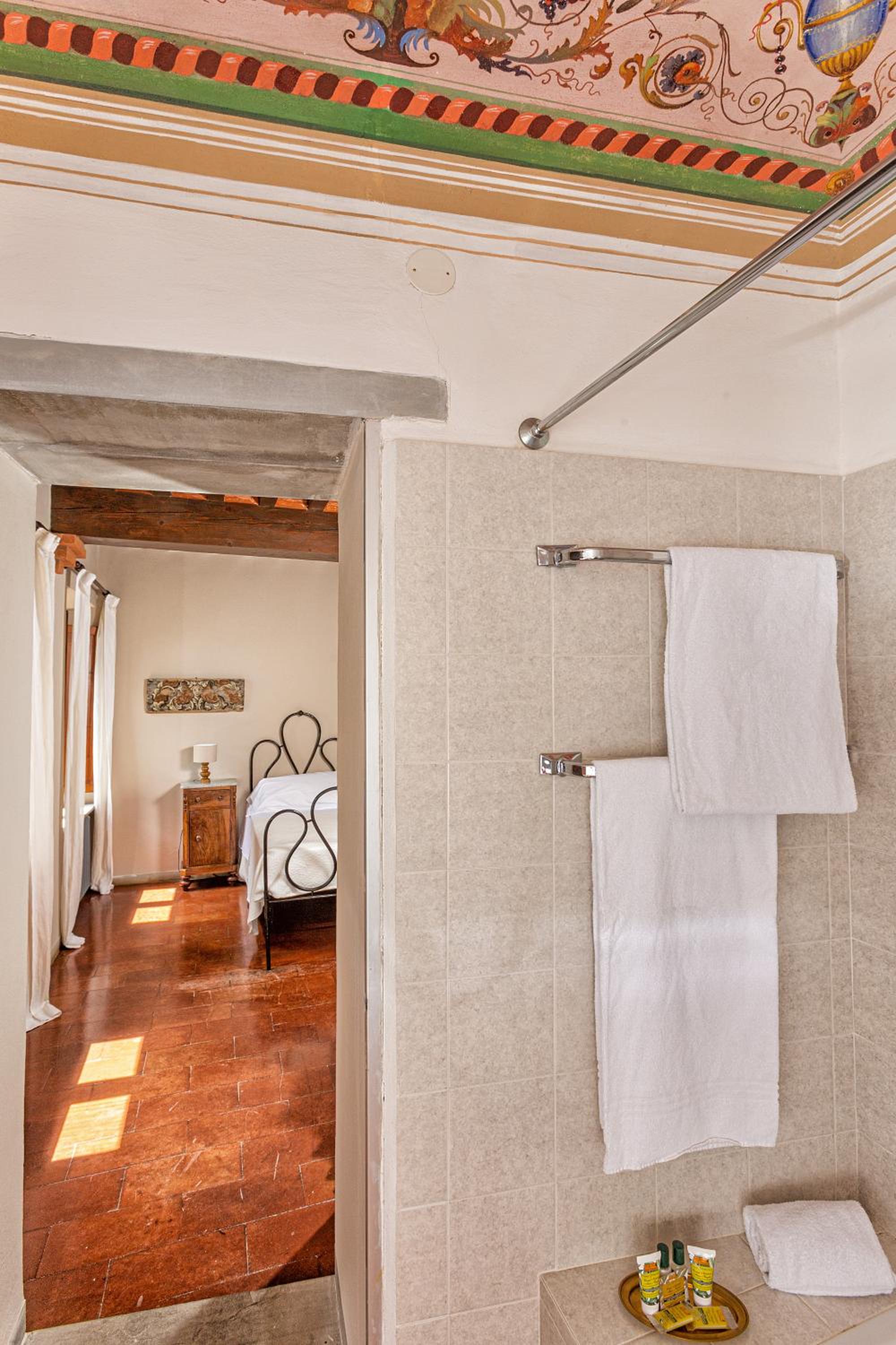 Double Room - Photo 5
