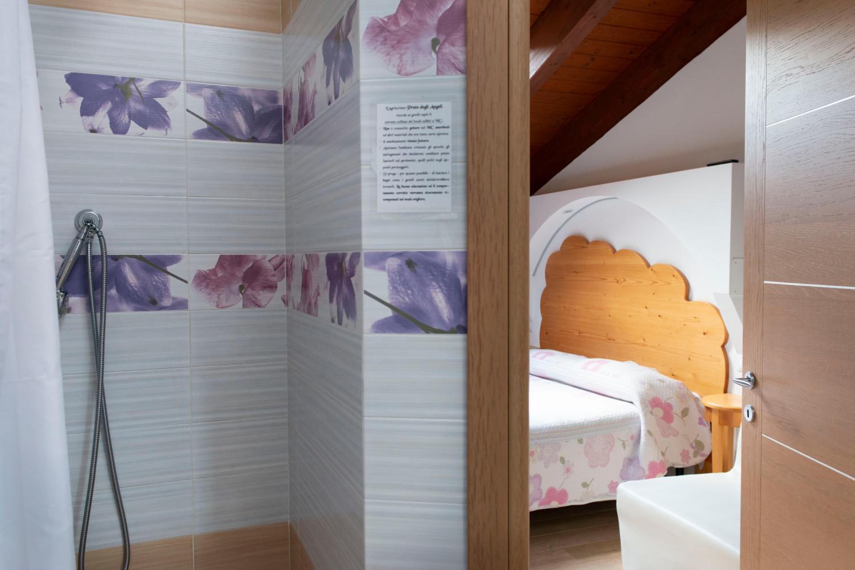 Double Room with Extra Bed photo 3