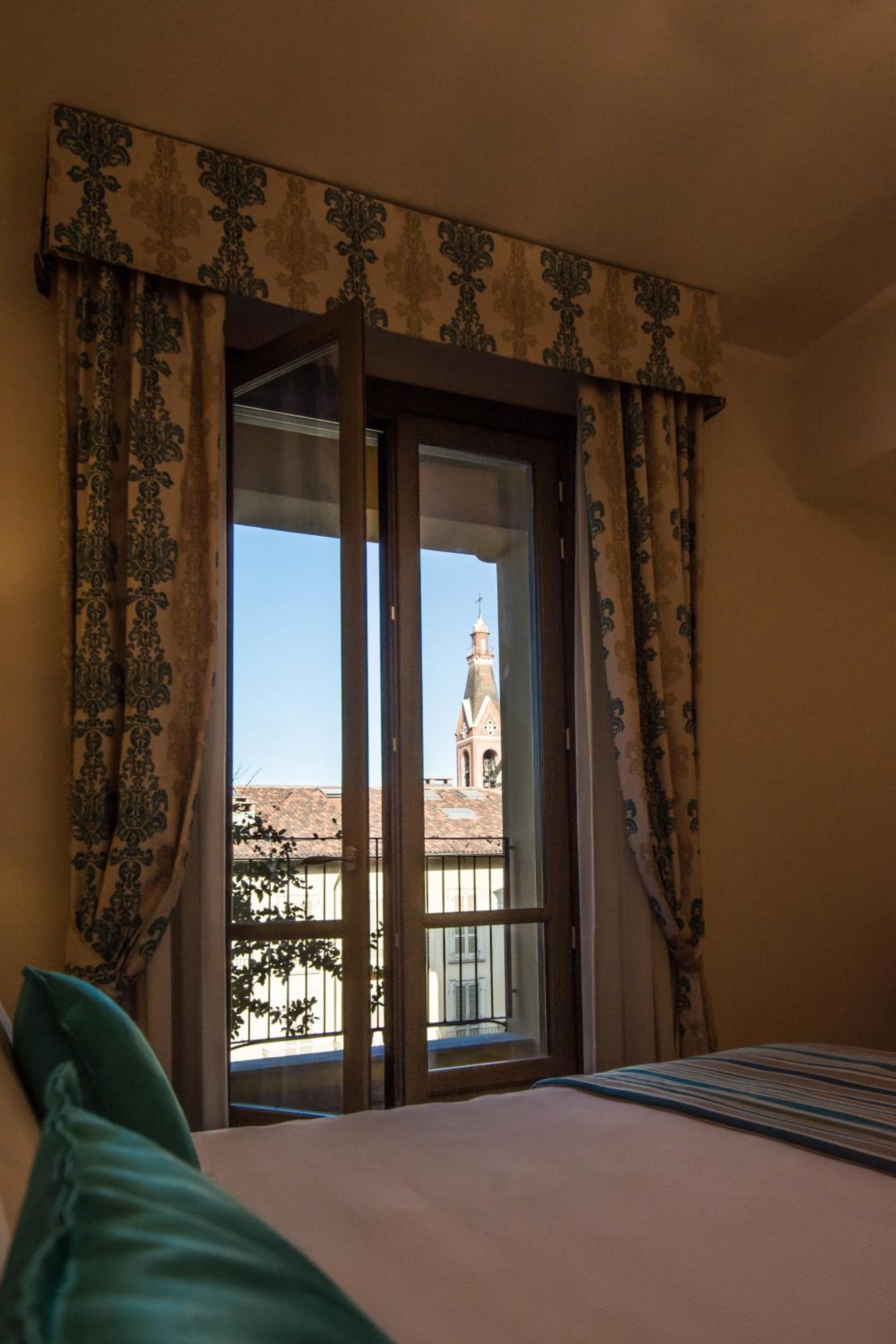 Deluxe Double Room - Photo 21