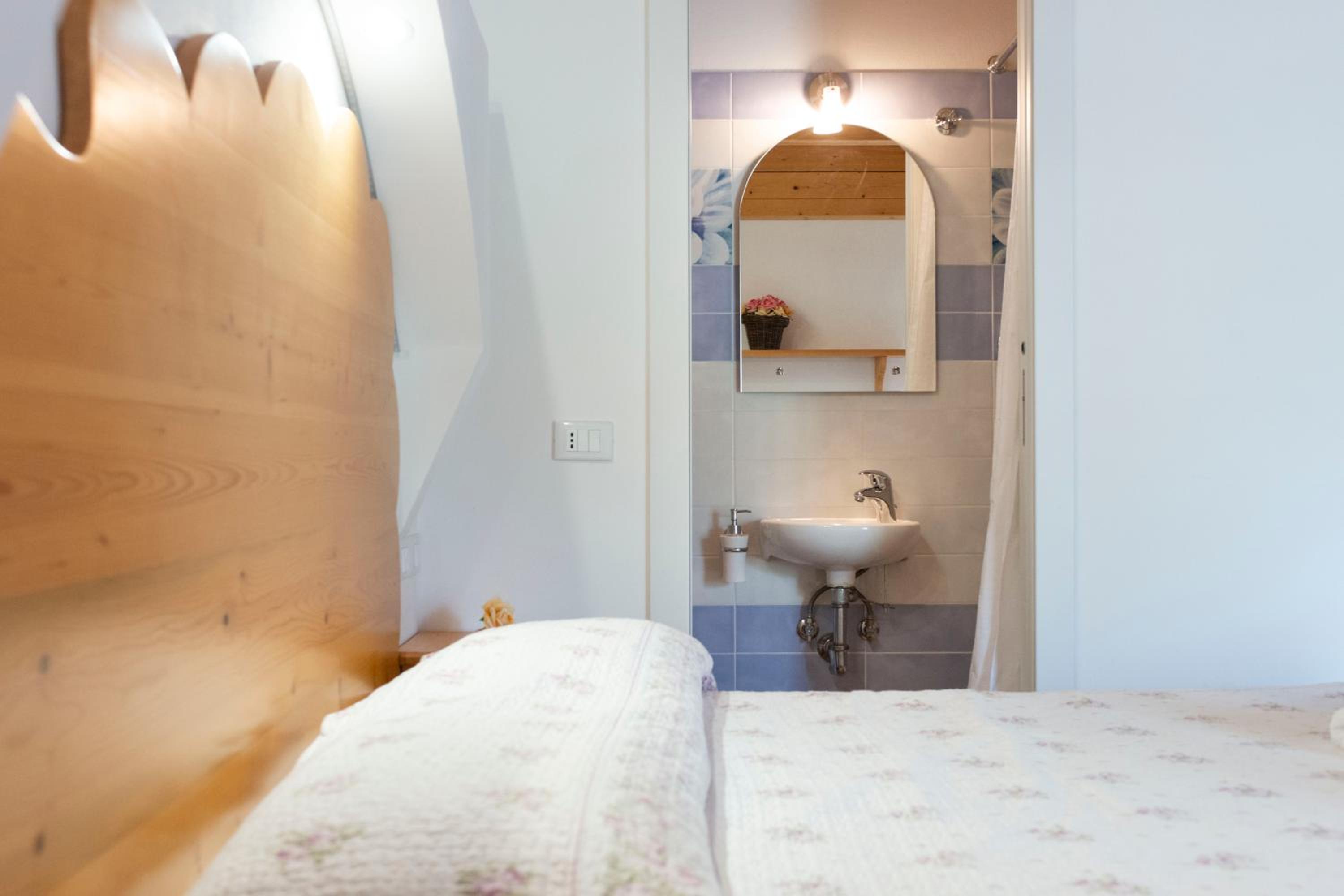 Double Room with Private Bathroom photo 3