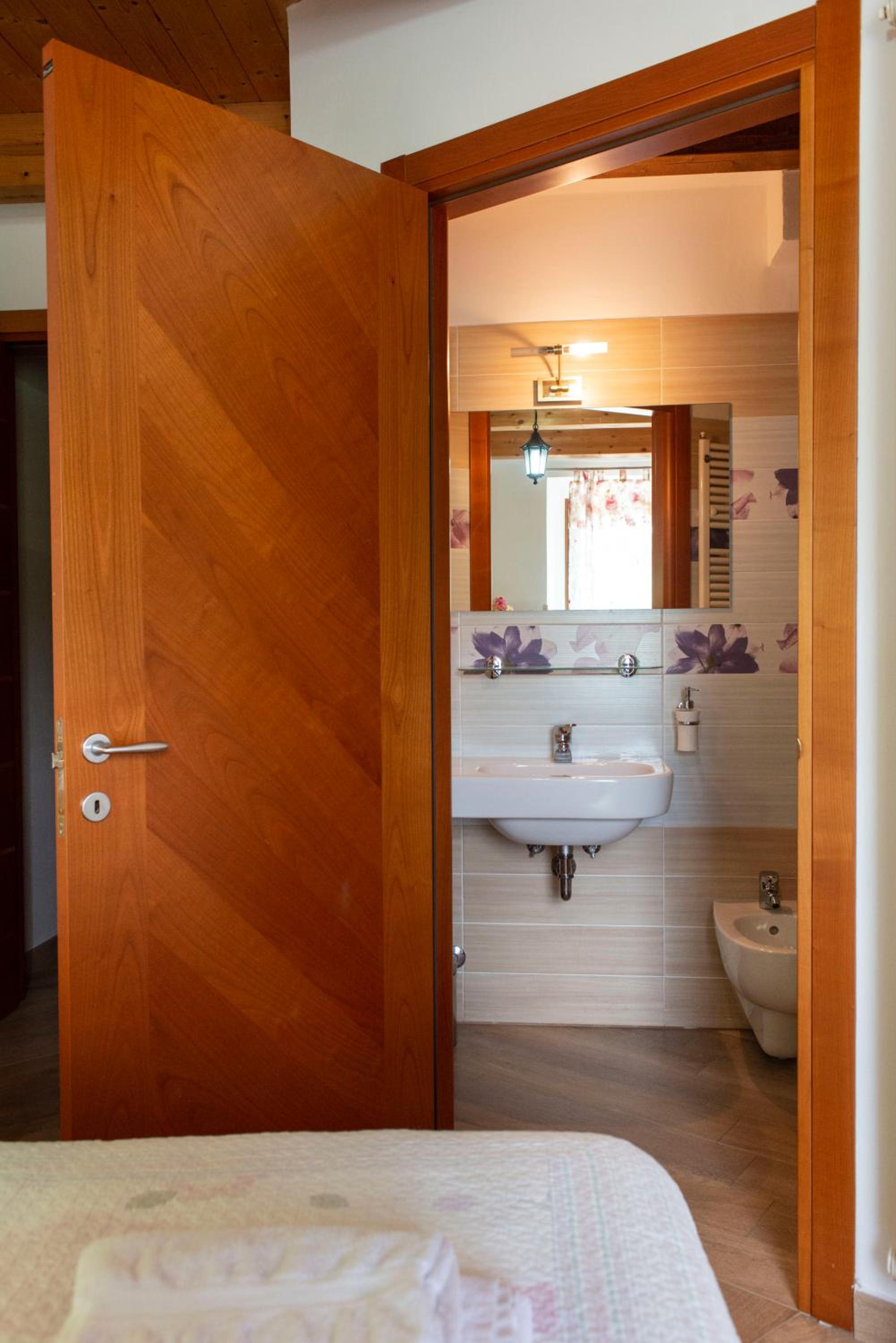 Double Room with Private Bathroom photo 2