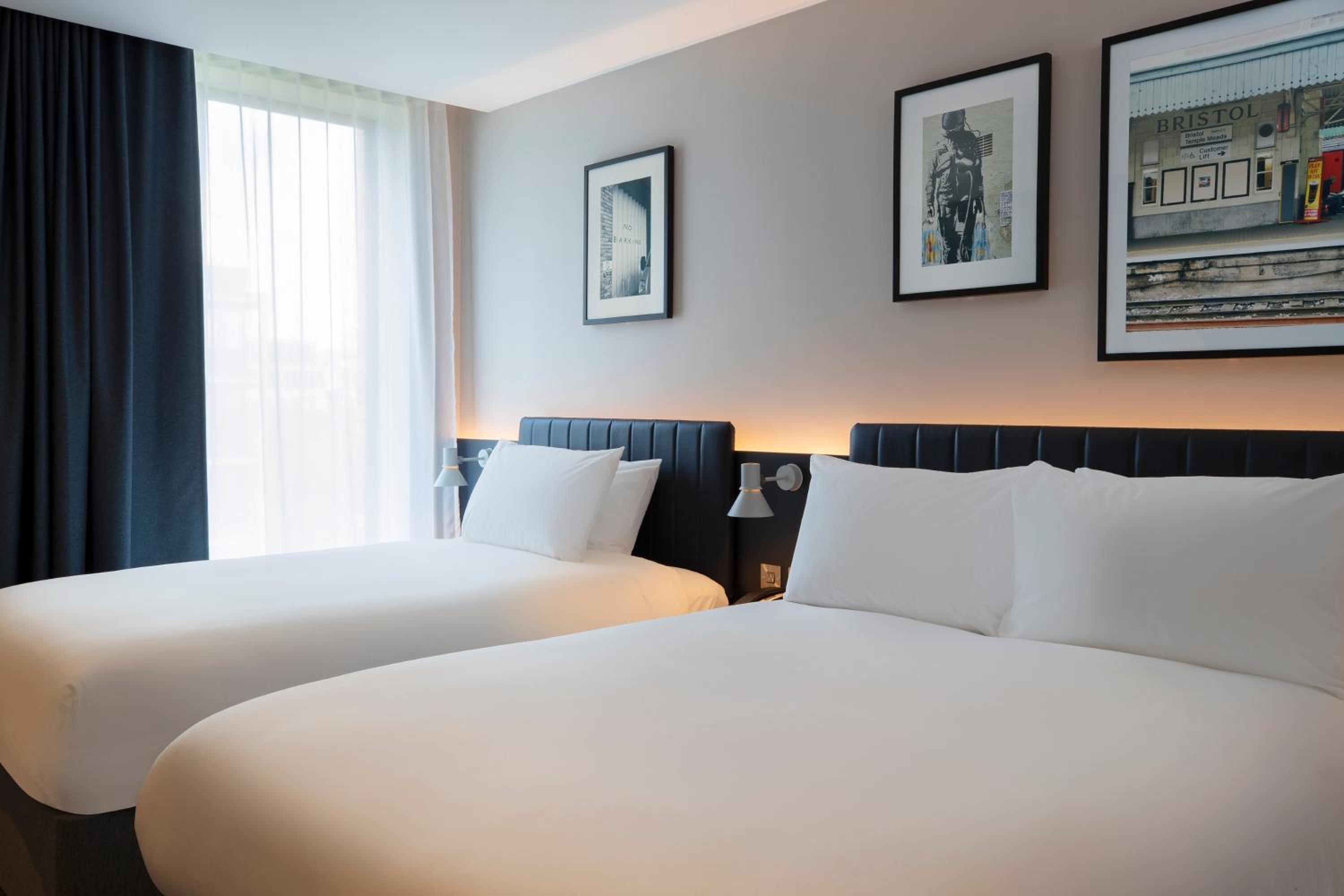 Double or Twin Room thumbnail 6