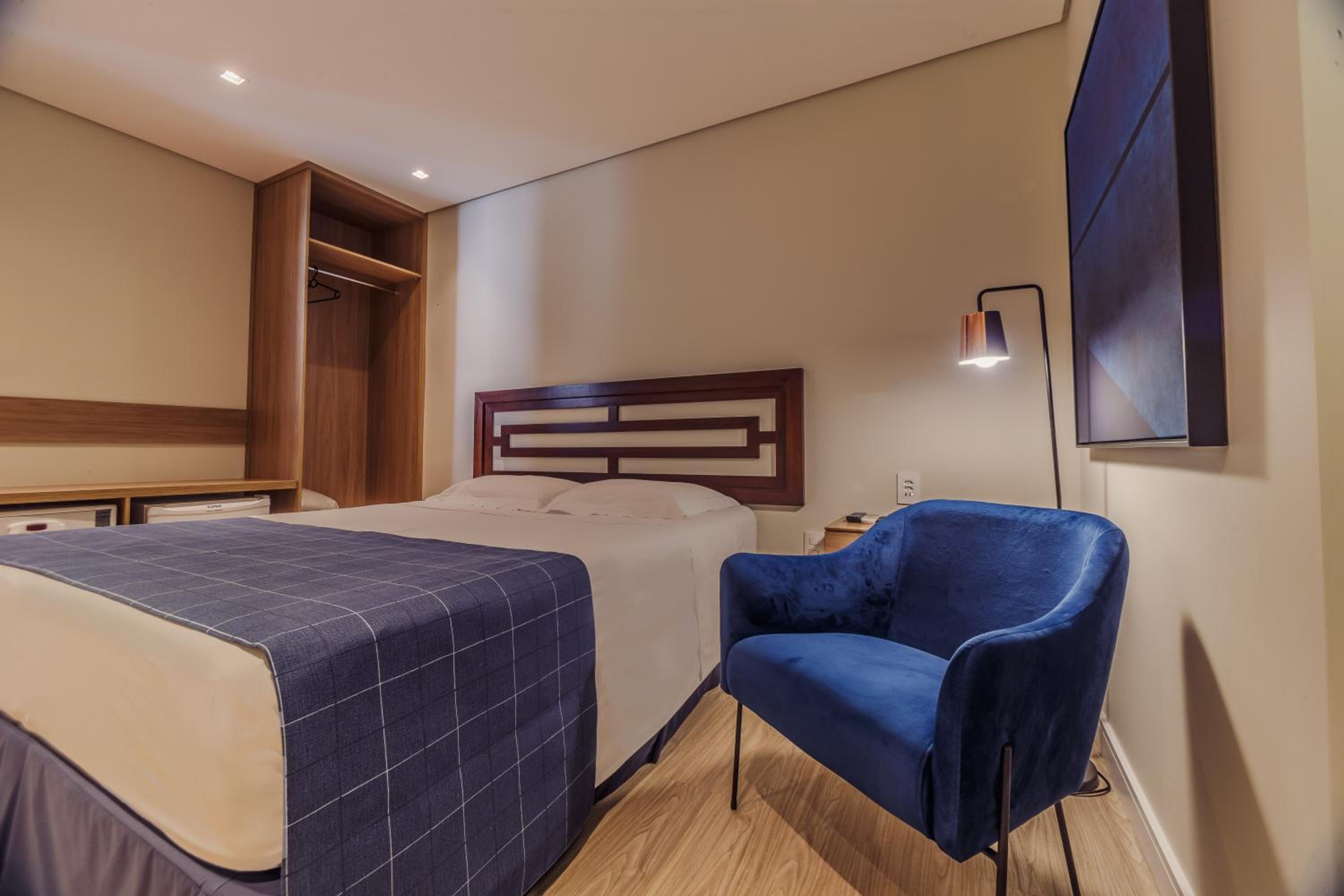 Executive Suite - Photo 1