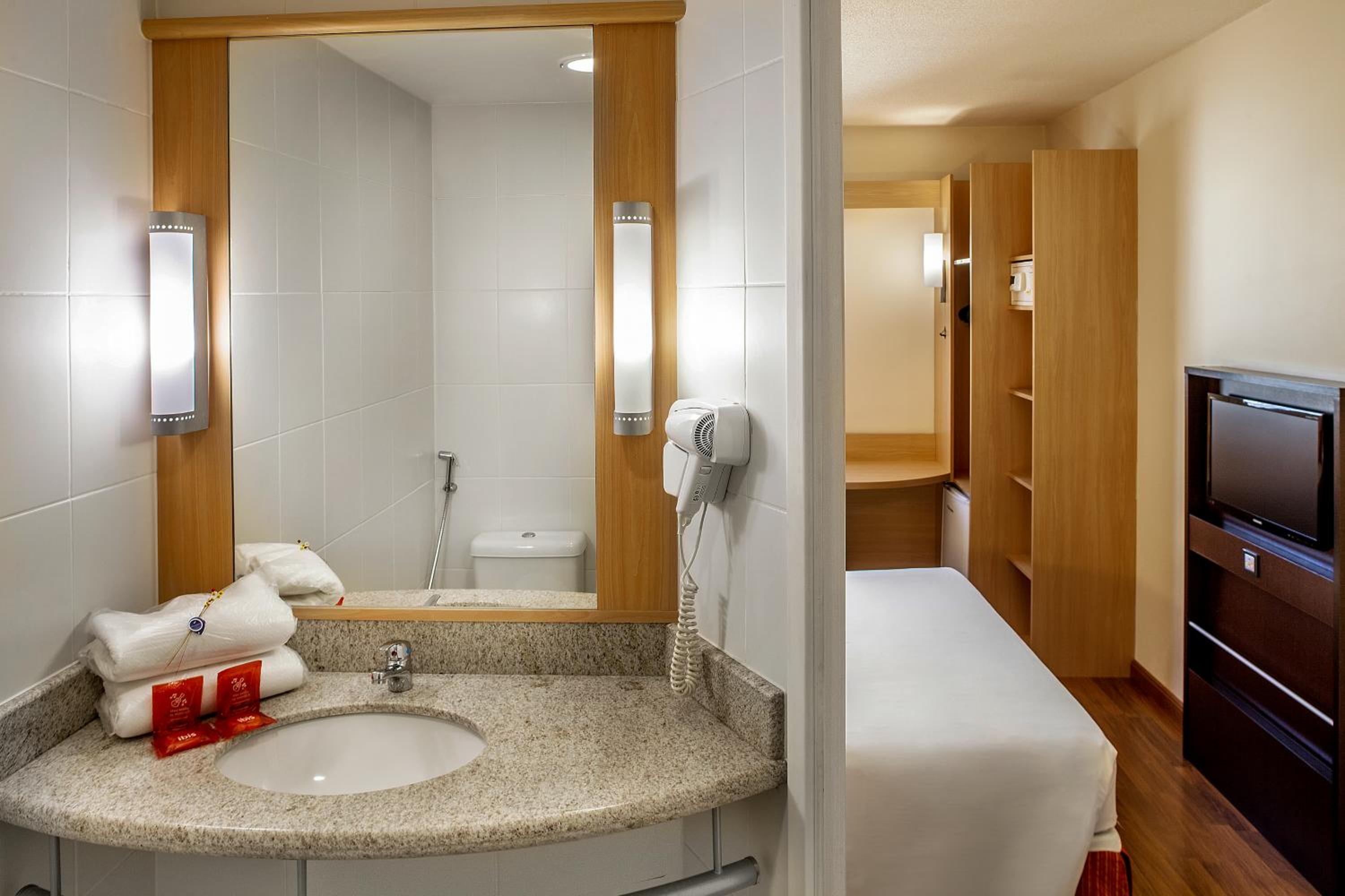 Standard Twin Room photo 3