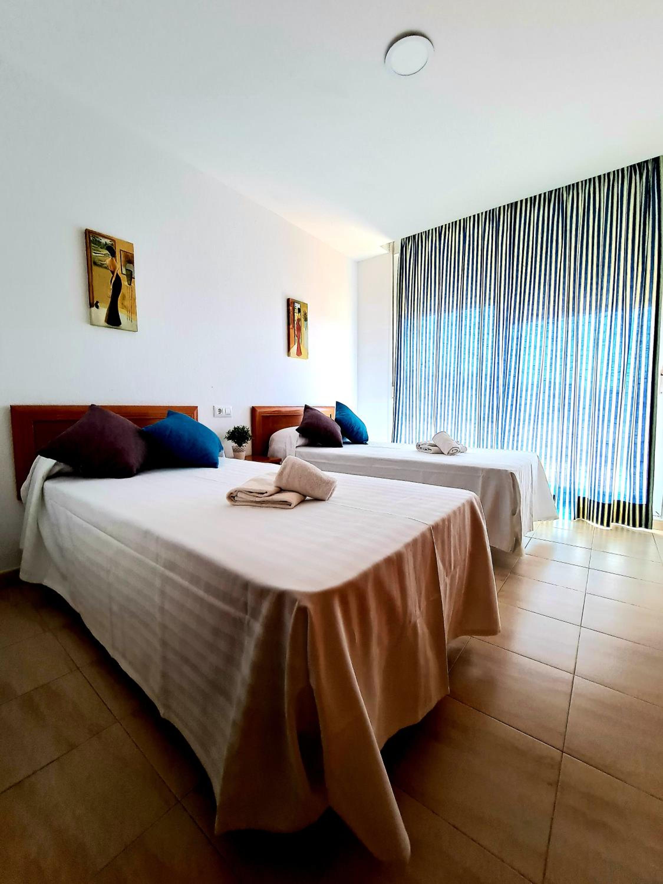 Apartamento de dos habitaciones con terraza y vista al mar