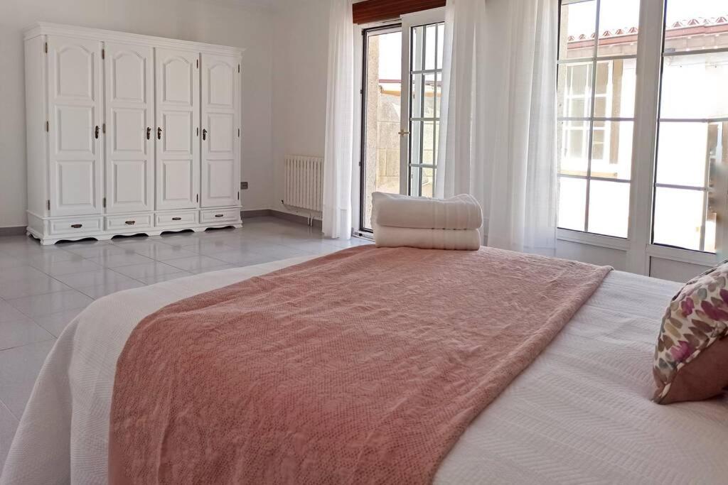 Five-Bedroom House photo 3