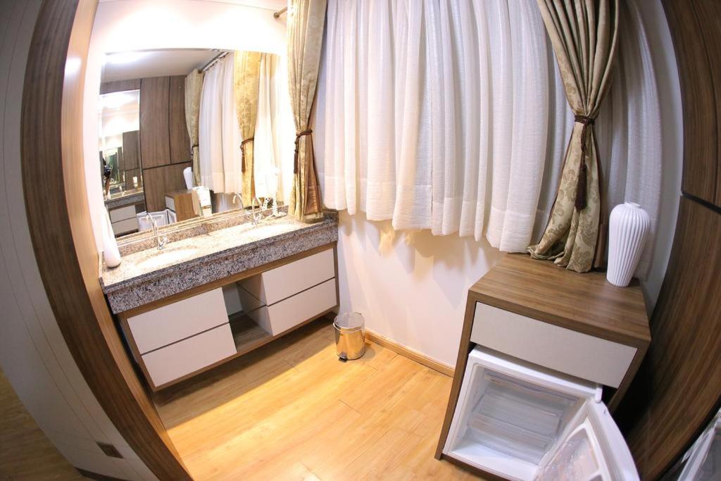 Deluxe King Room photo 3