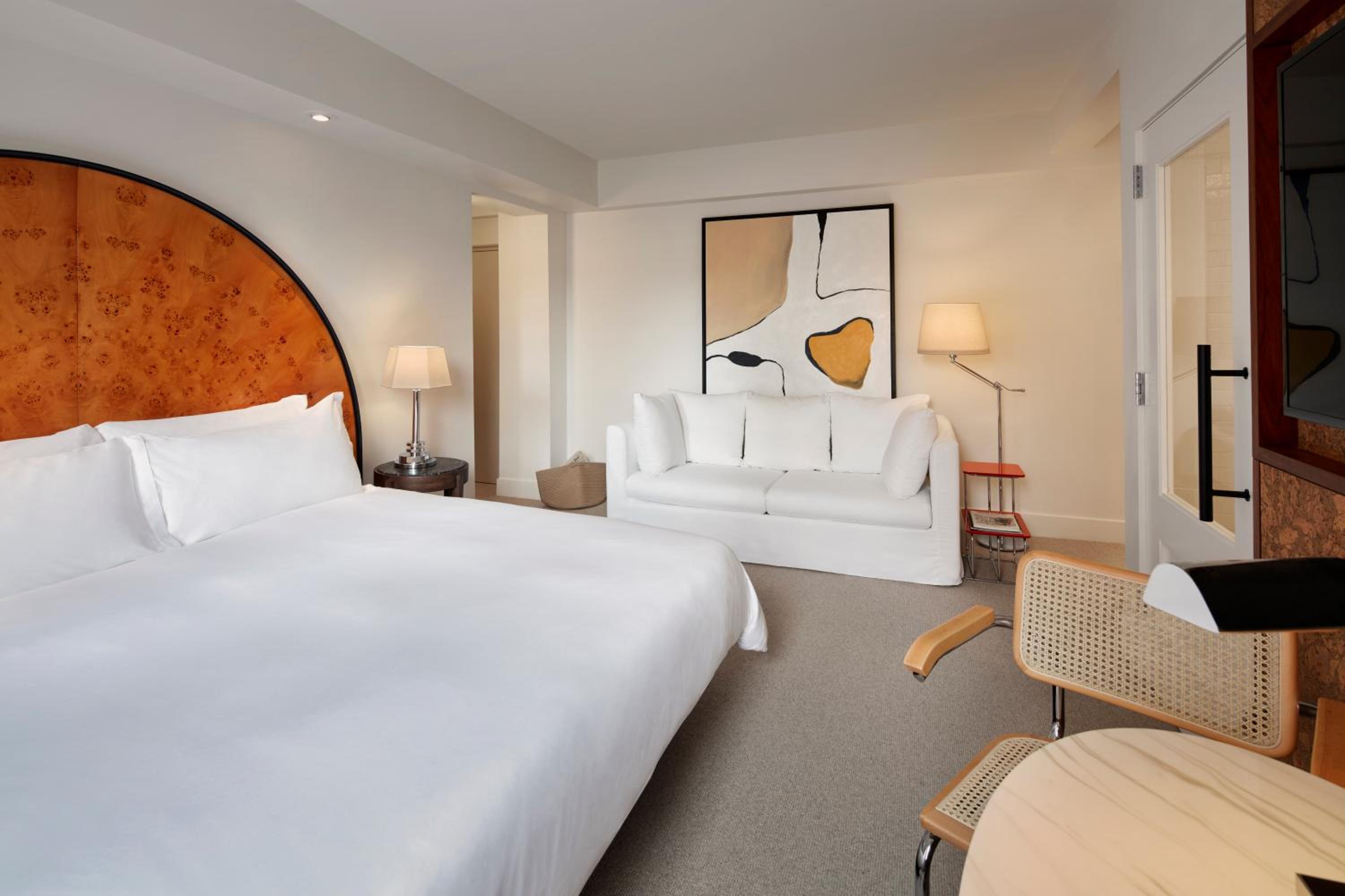 Deluxe King 1 Bed - Photo 1