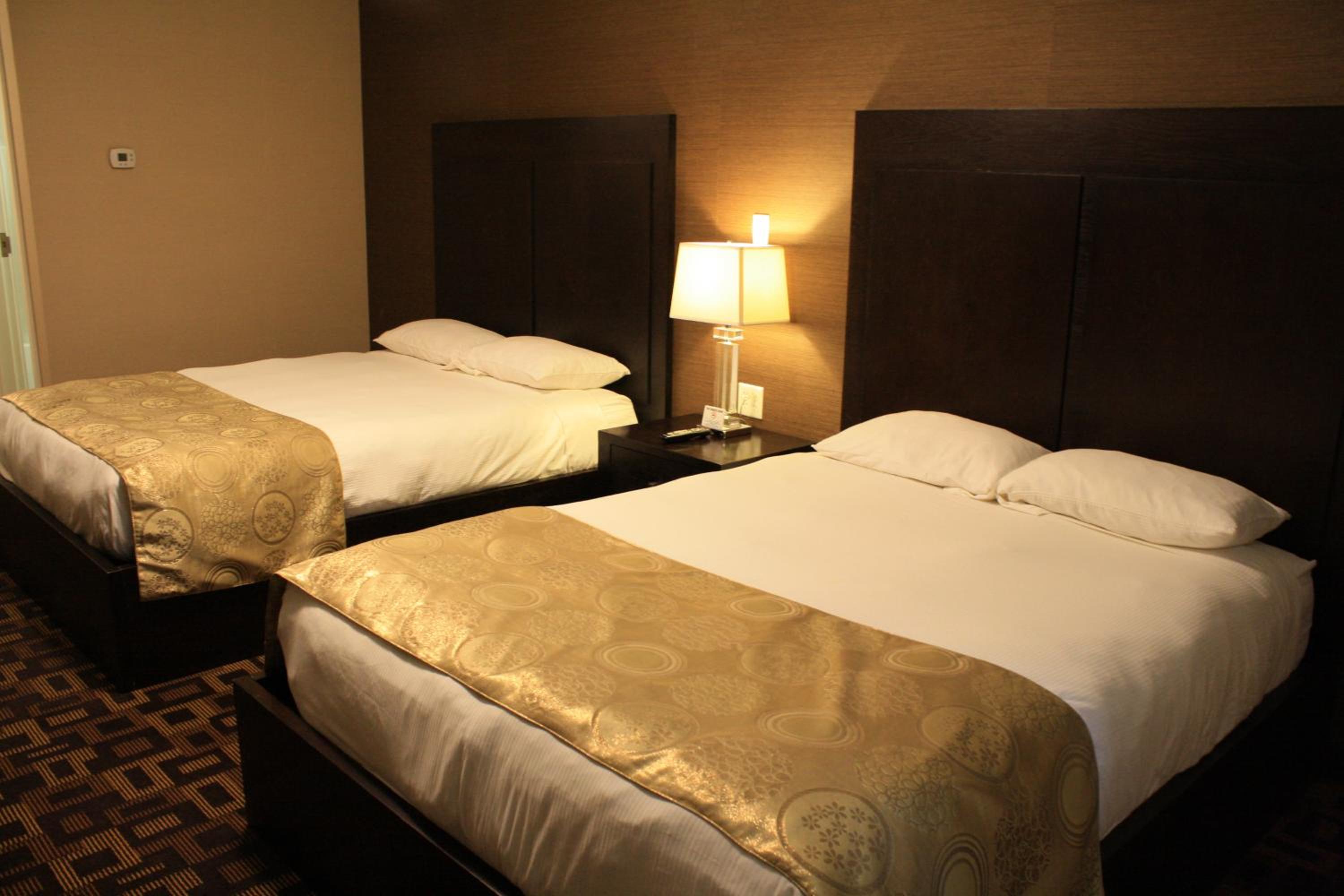 Queen Room photo 2