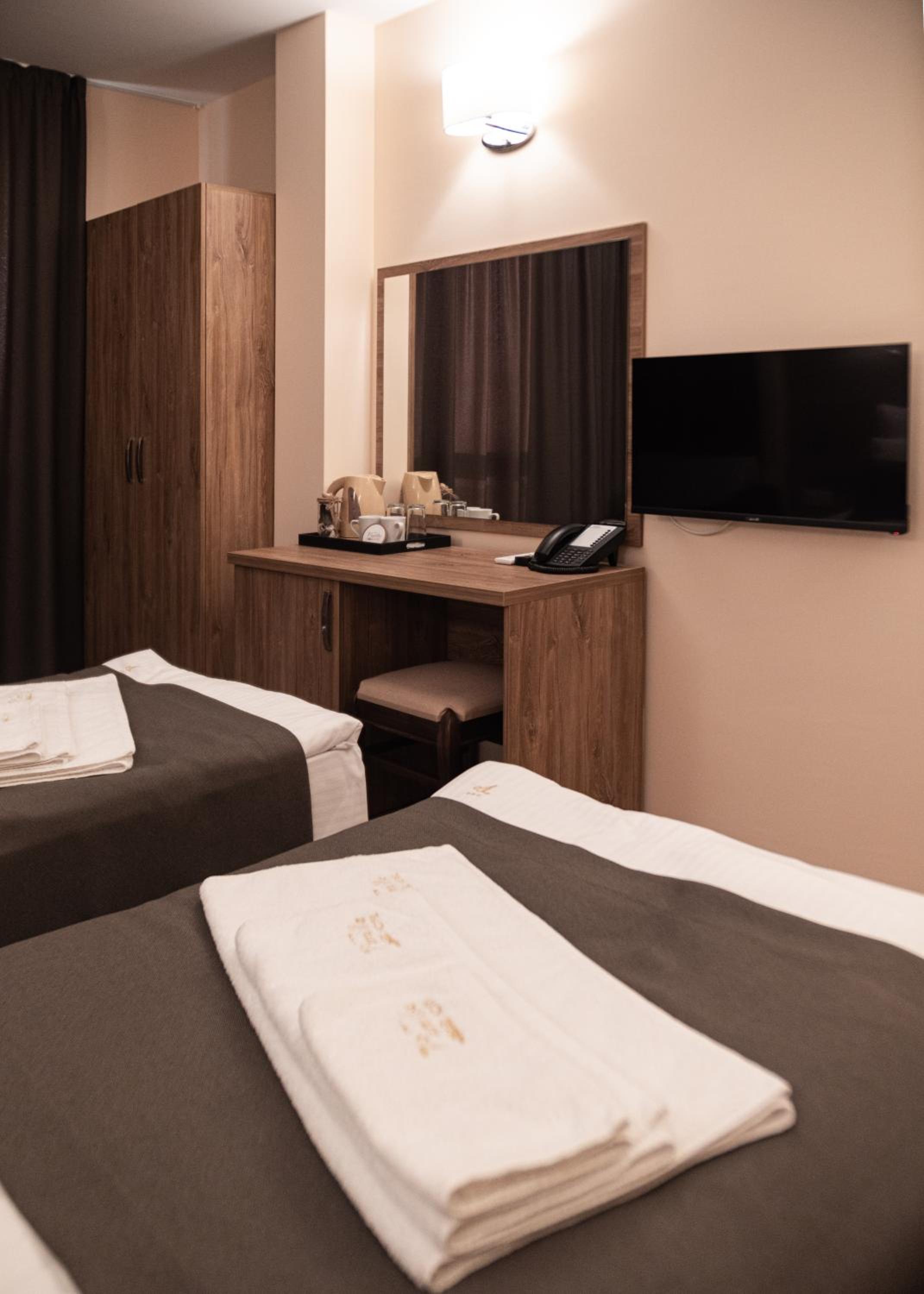 Deluxe Double Or Twin Room - Photo 1