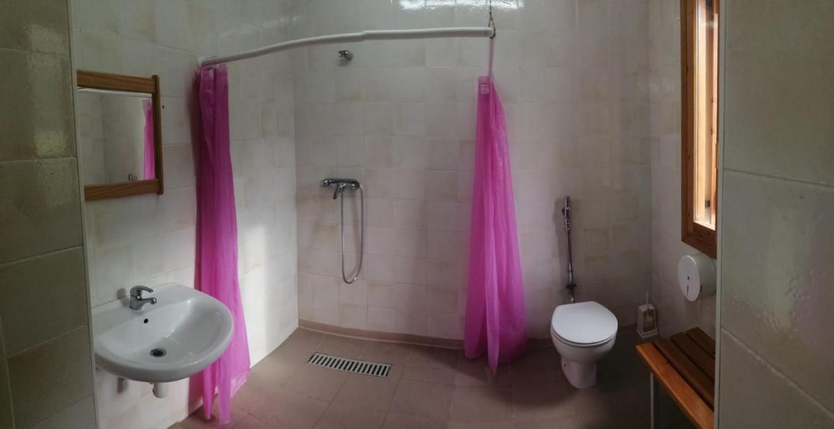 Family Room with Bathroom photo 2