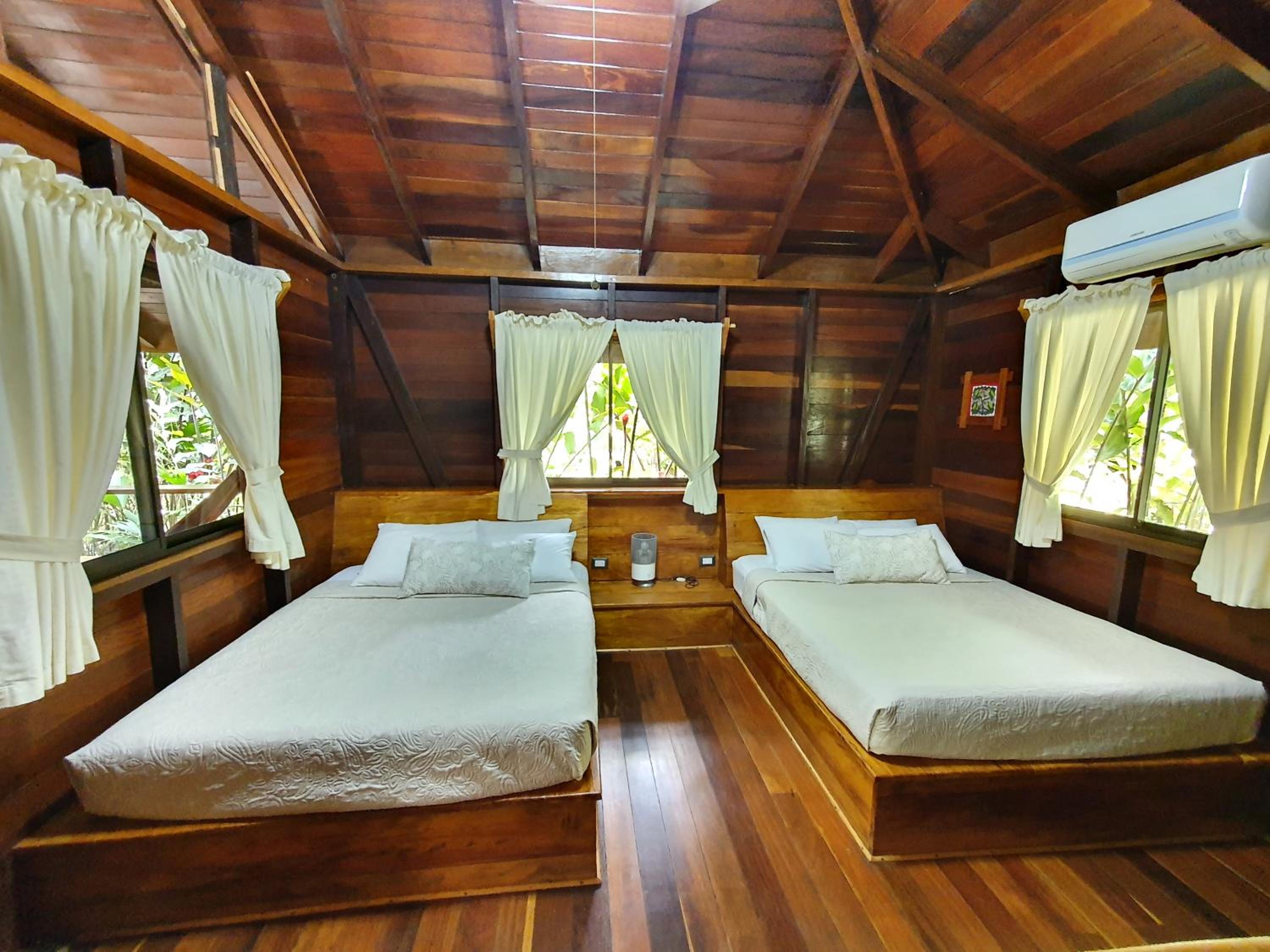 Queen Bungalow with Jungle View - Photo 8