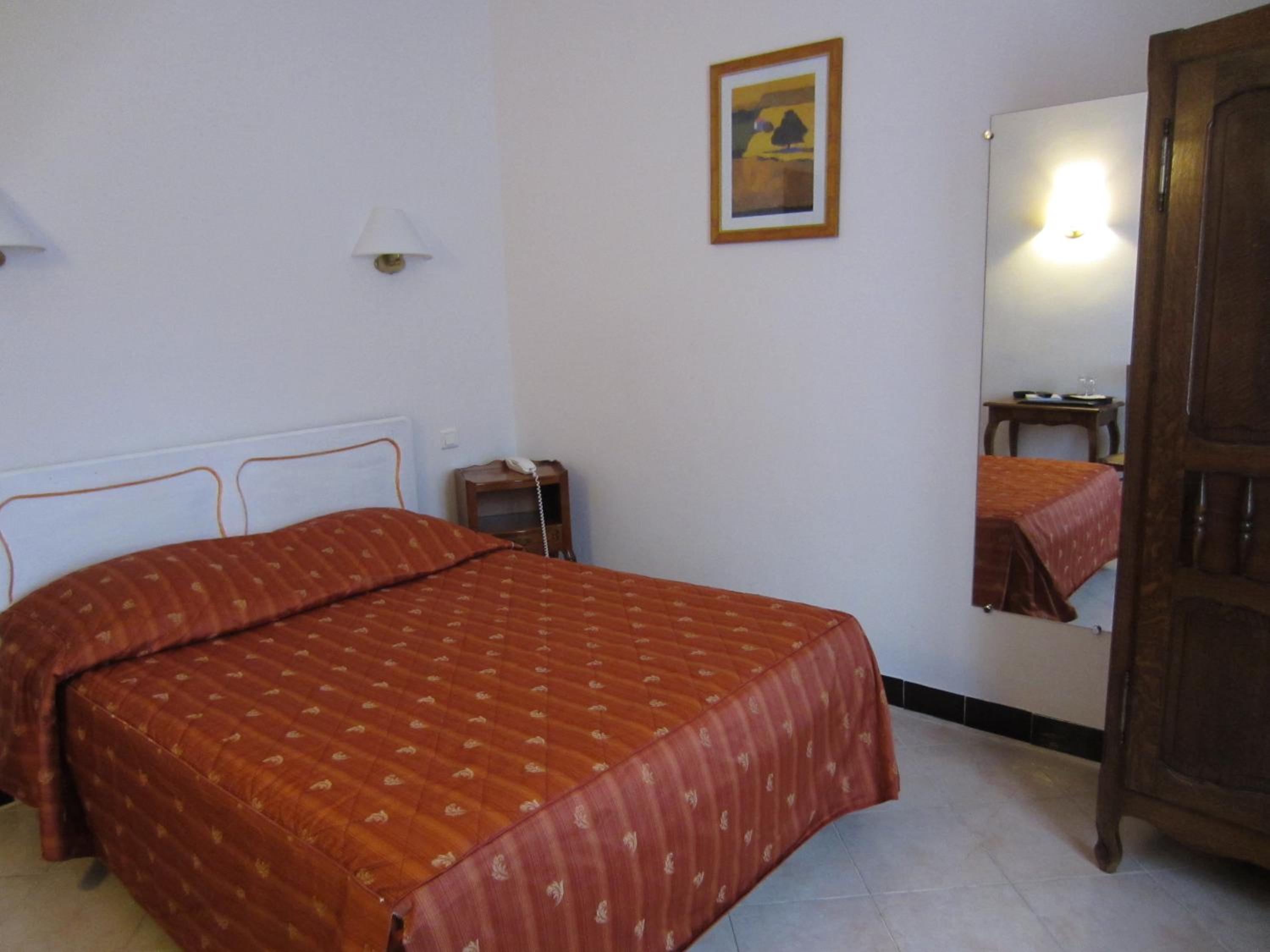 Standard Double or Twin Room with Hill View photo 3