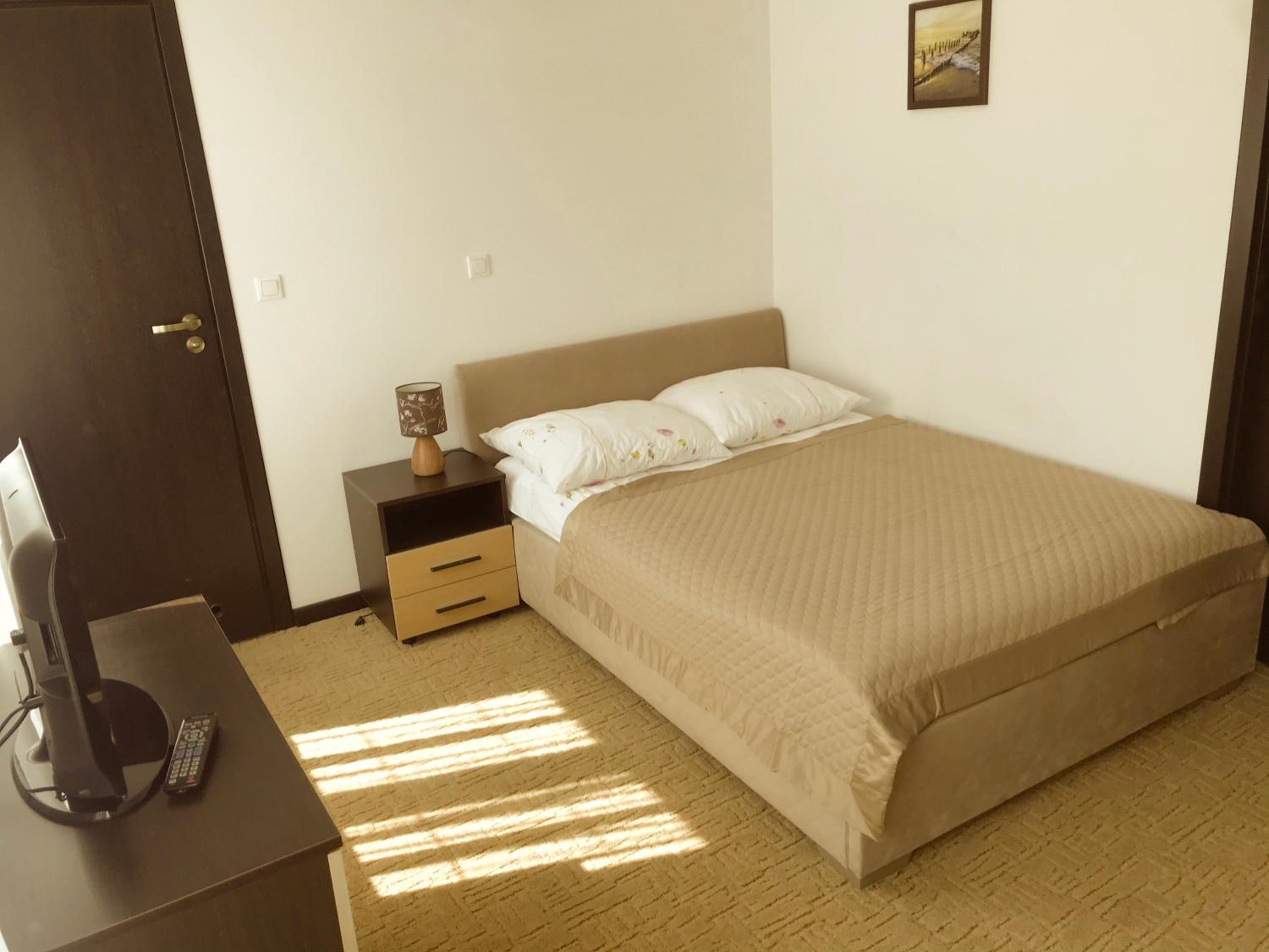Large Double Room - Photo 2