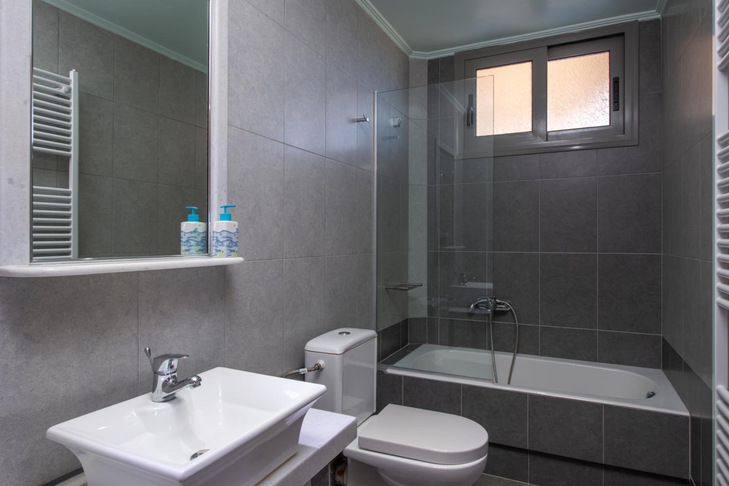 Three-Bedroom Villa - Photo 8