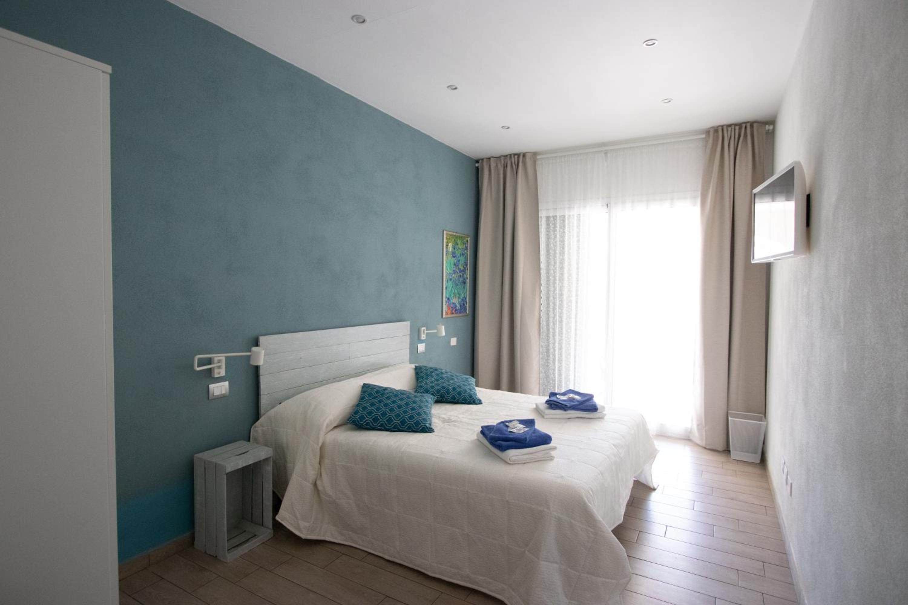Double Room with Private Bathroom - Photo 1