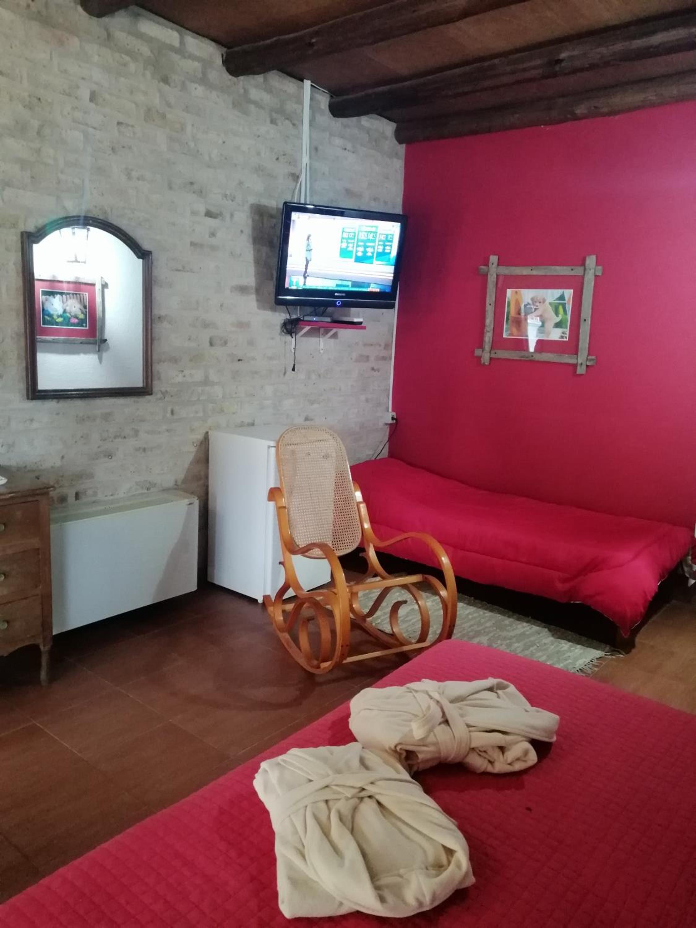 Queen Room photo 2