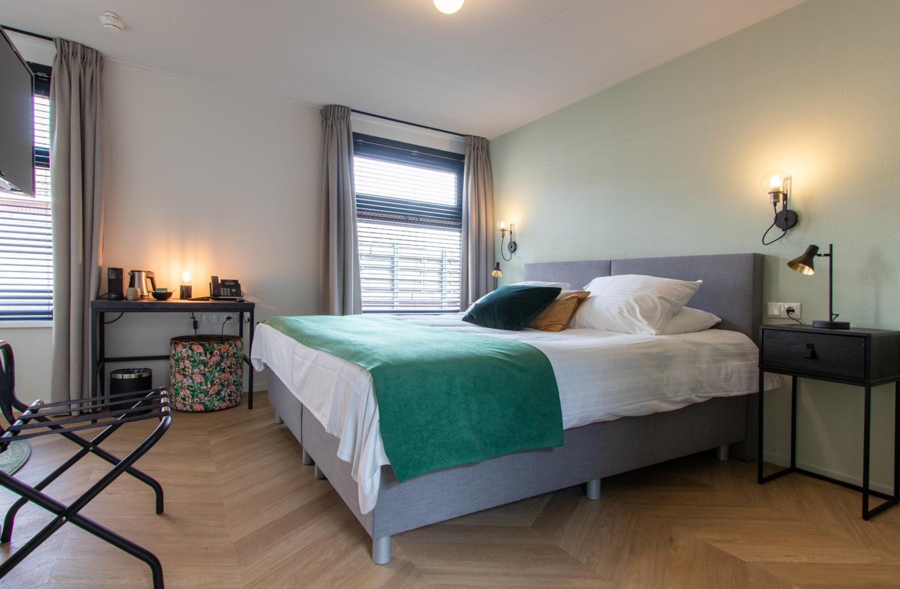 Standard King Room photo 1