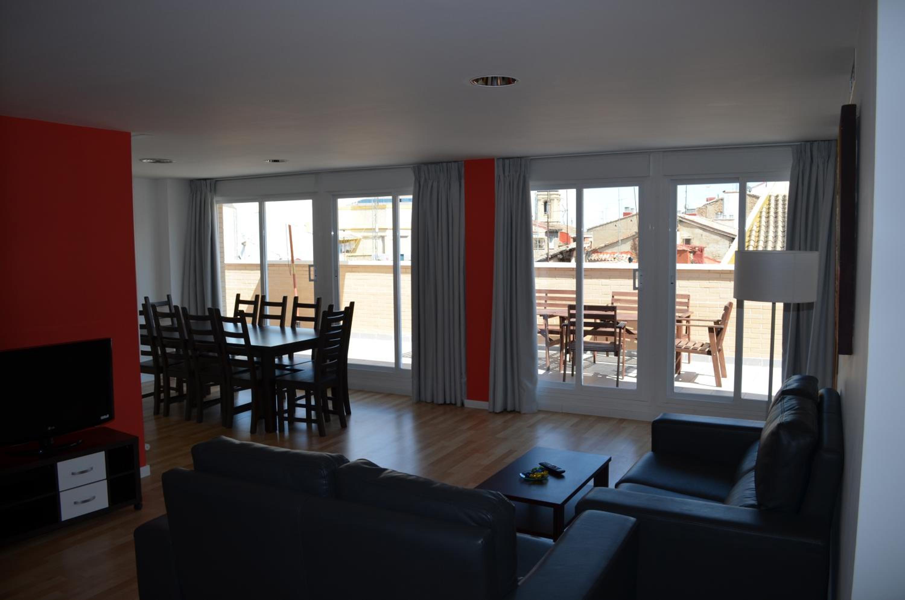 Four-Bedroom Apartment with Terrace - Photo 16