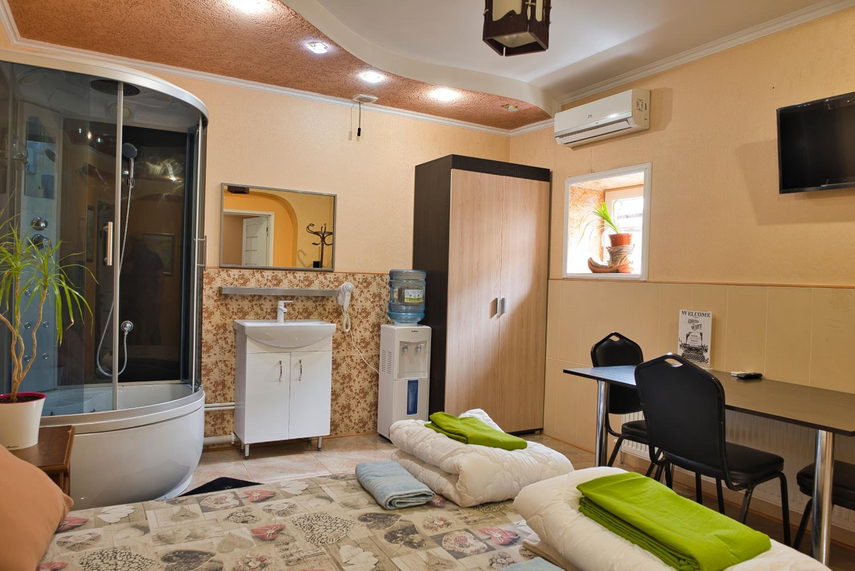 Deluxe Double Room with Shower photo 2