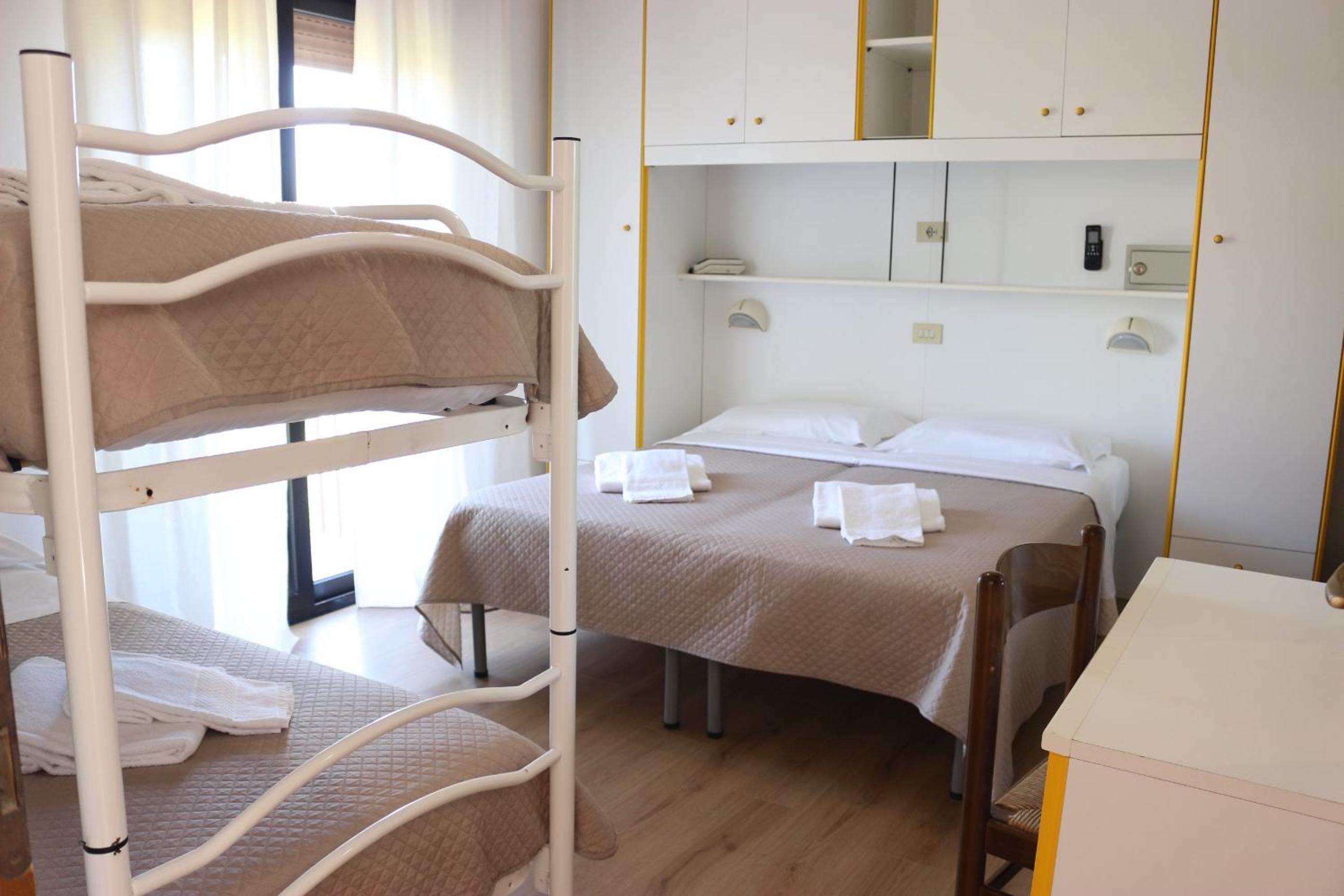 Quadruple Room with Balcony photo 2