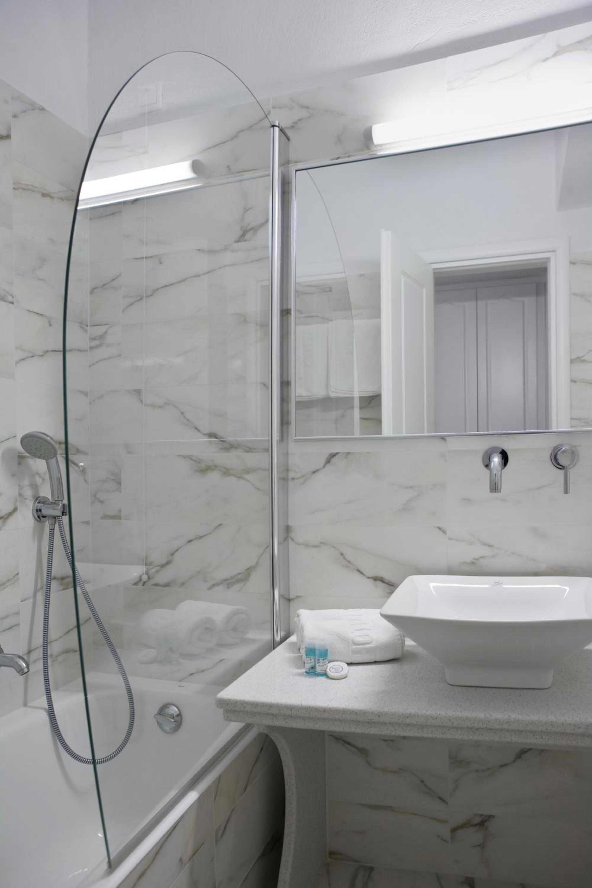 Superior Double Room - Photo 11