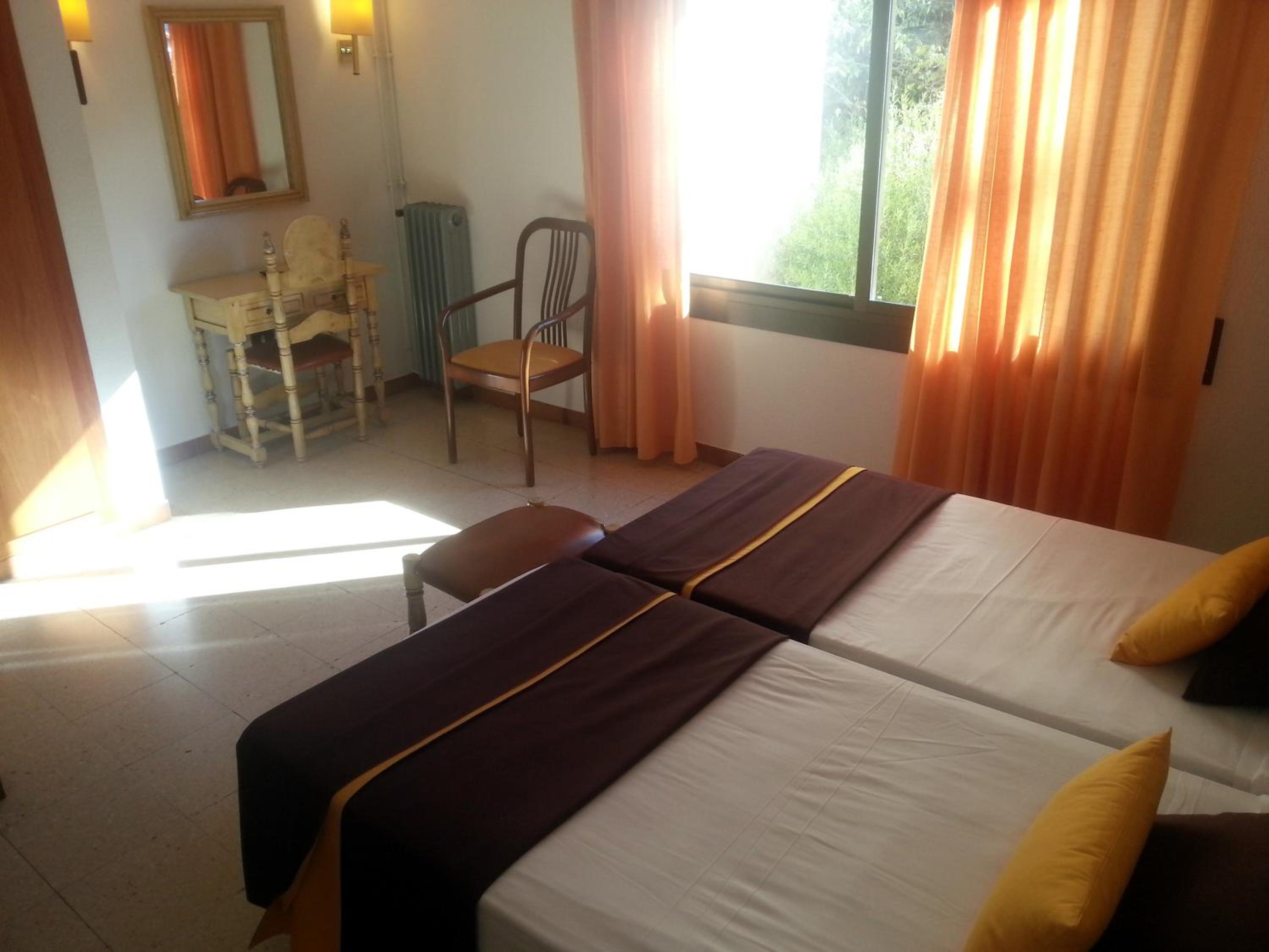 Double or Twin Room - Photo 7