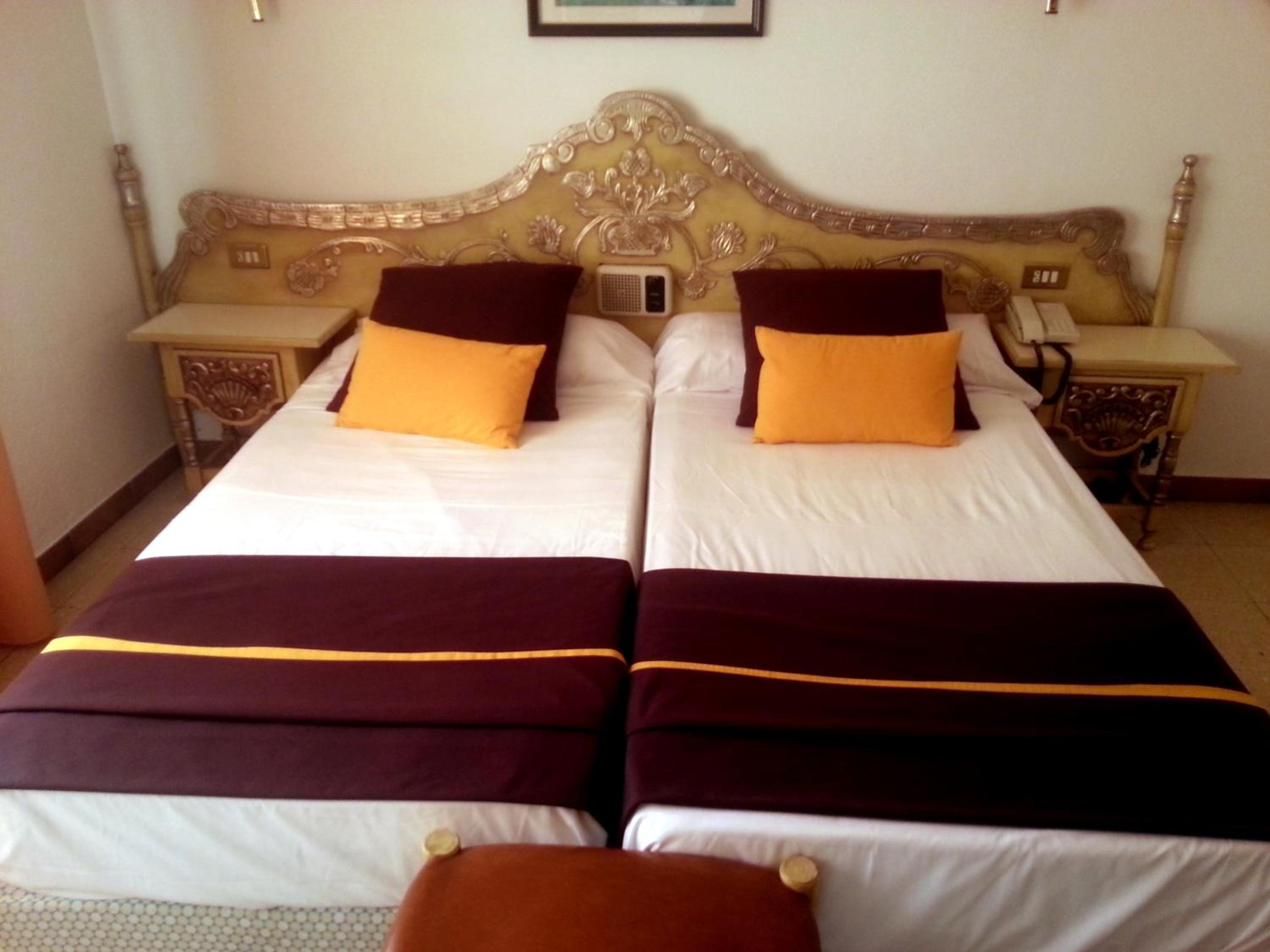 Double or Twin Room - Photo 8