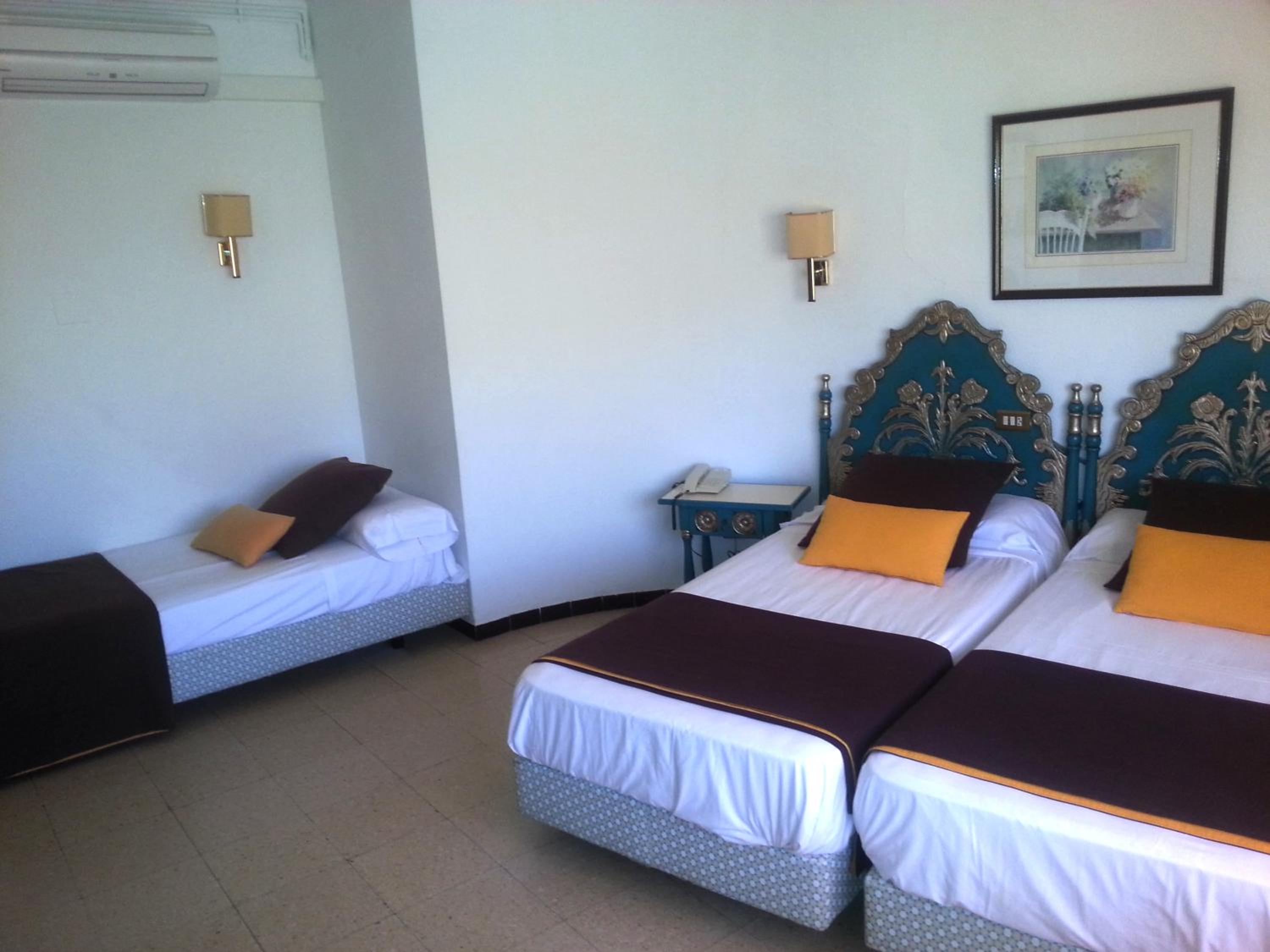 Triple Room (2 Adults + 1 Child) - Photo 1