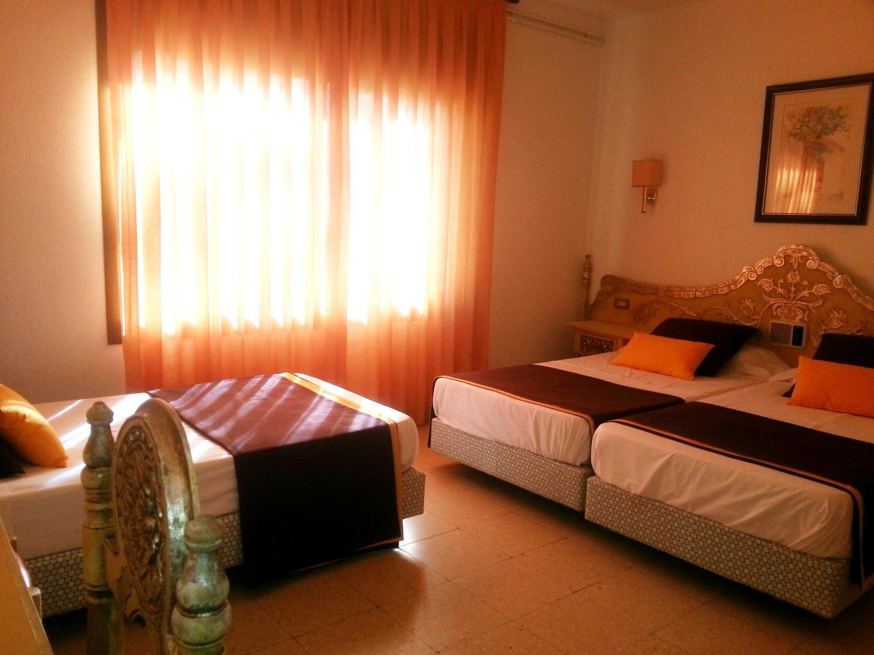 Triple Room (3 Adults) - Photo 4