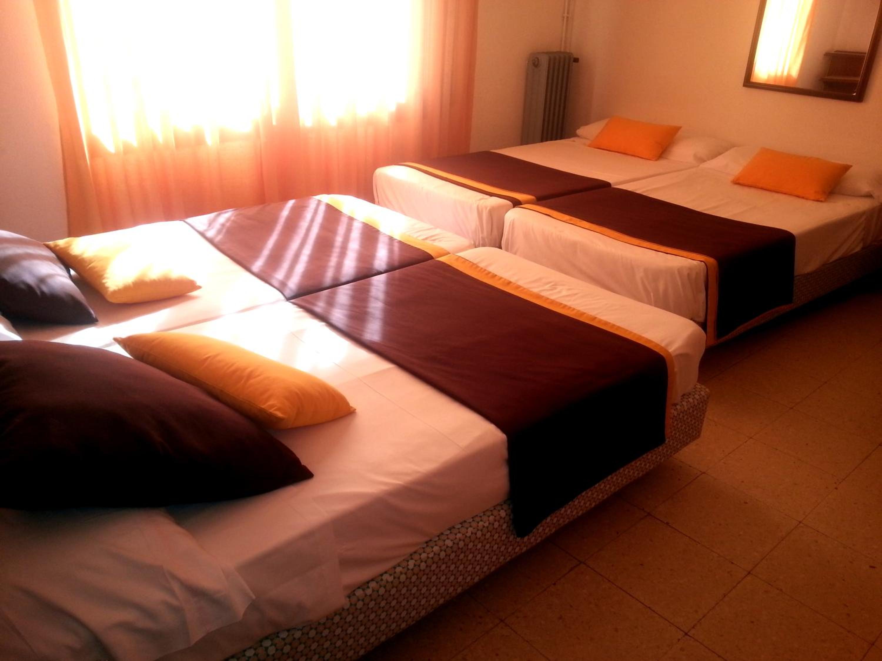 Quadruple Room (2 Adults + 2 Children) - Photo 1