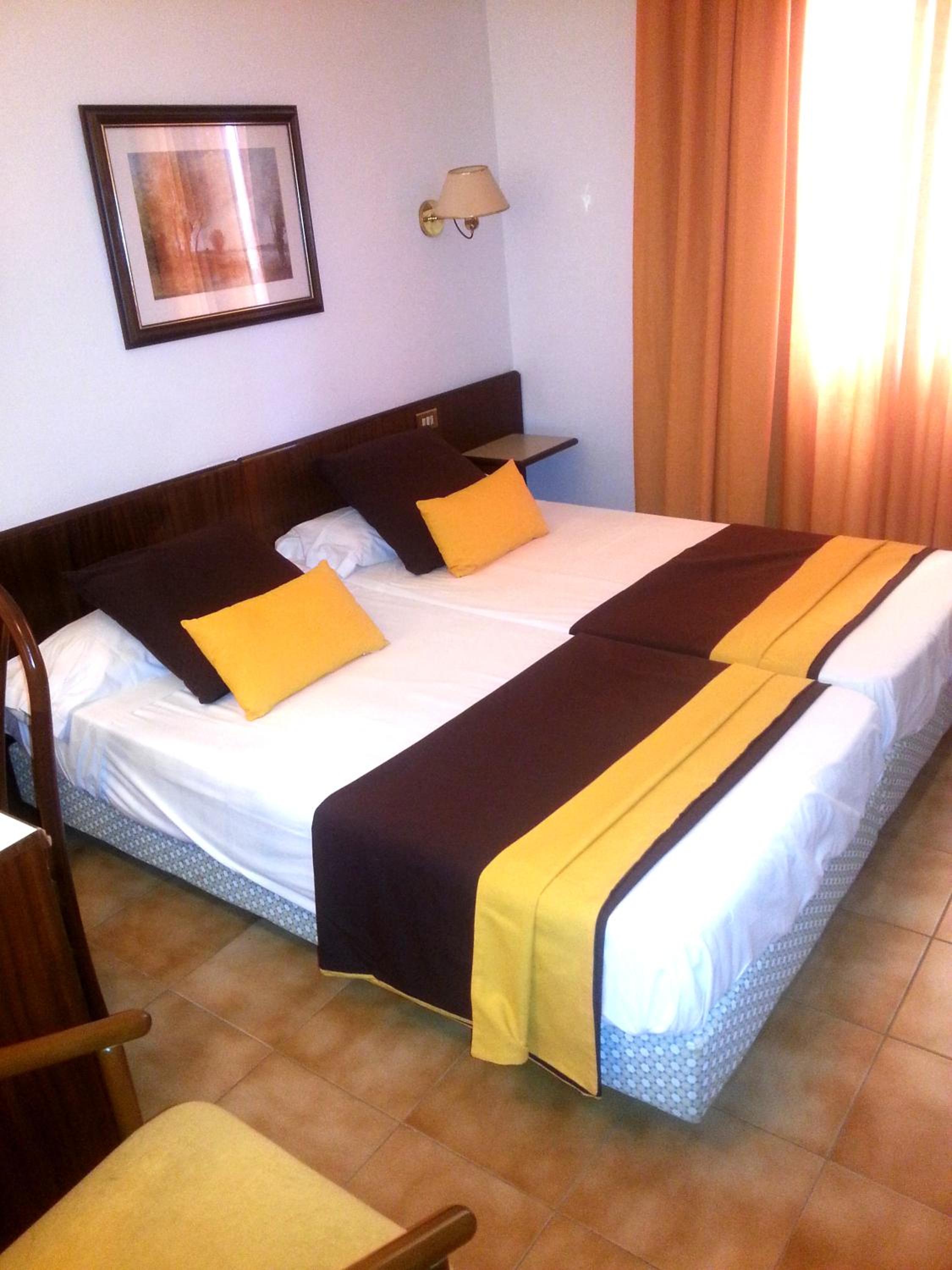 Double or Twin Room - Photo 6