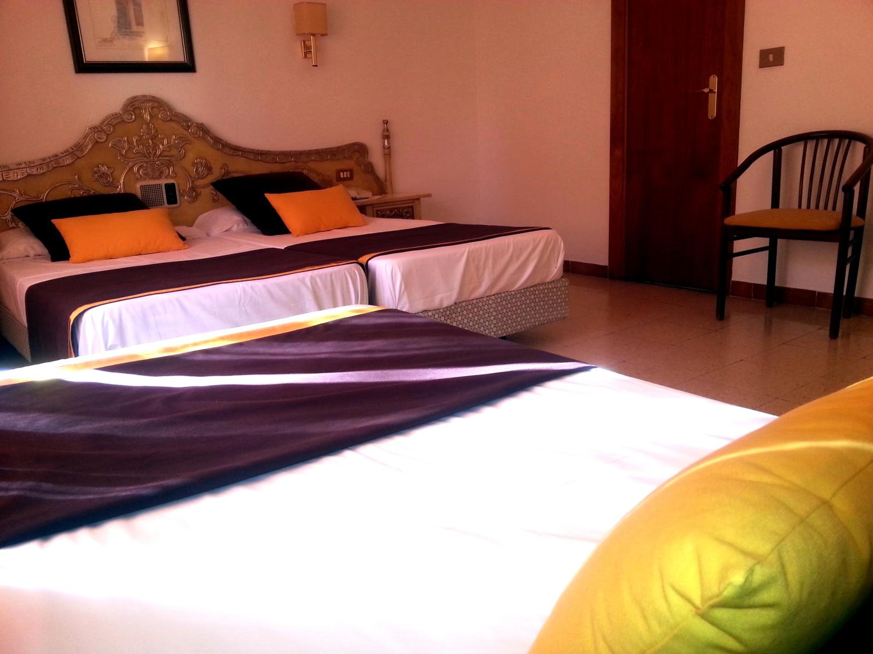 Triple Room (2 Adults + 1 Child) - Photo 2